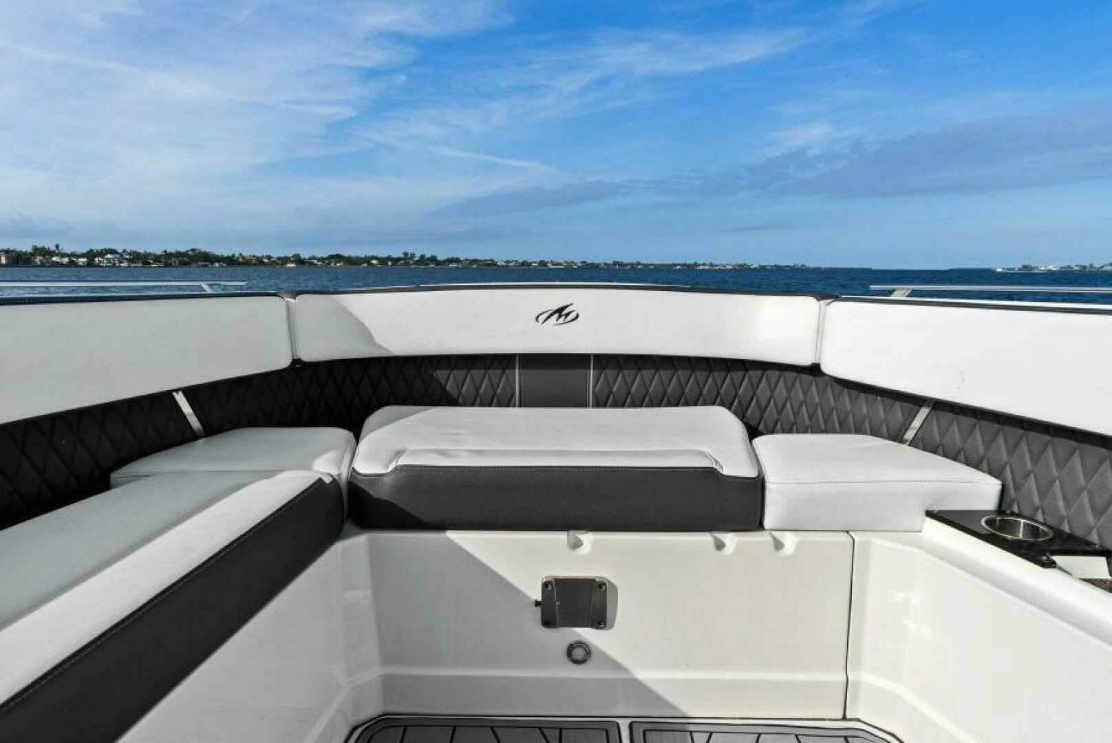 2023 Monterey 385 SS - Image 6
