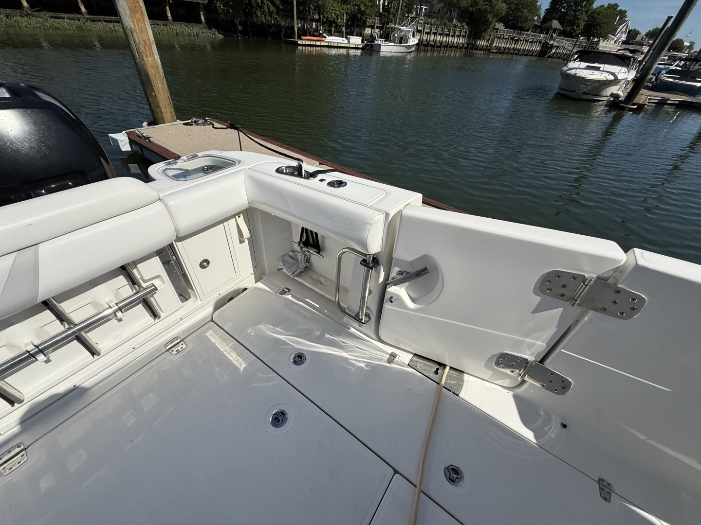 2016 Boston Whaler — - Image 4