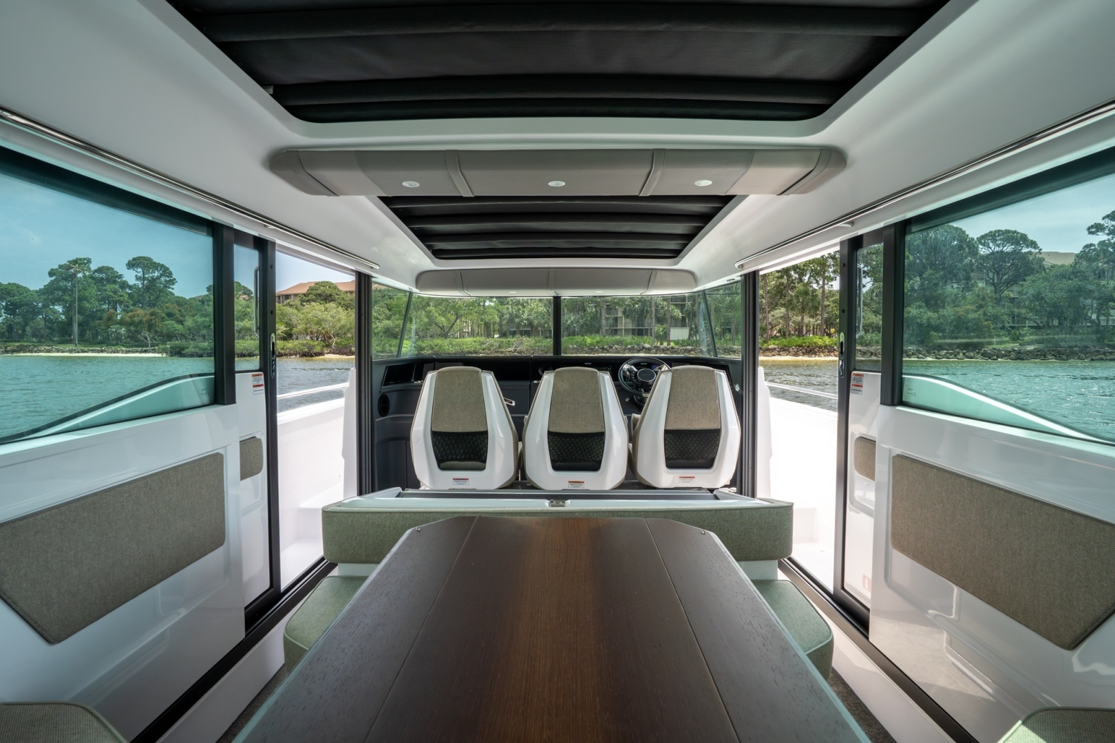 2024 Axopar 45 XC Cross Cabin - Image 17