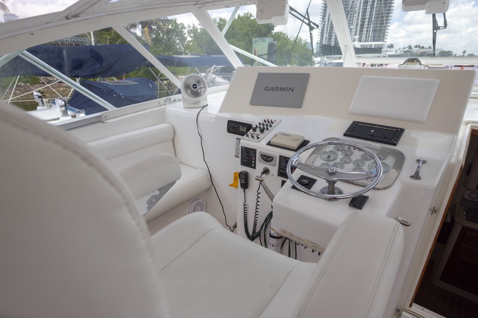 2000 Cabo 45 EXPRESS - Image 17