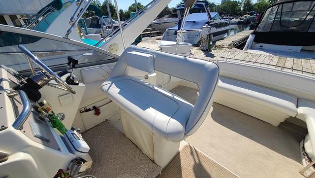 1994 Larson Cabrio 300 - 11