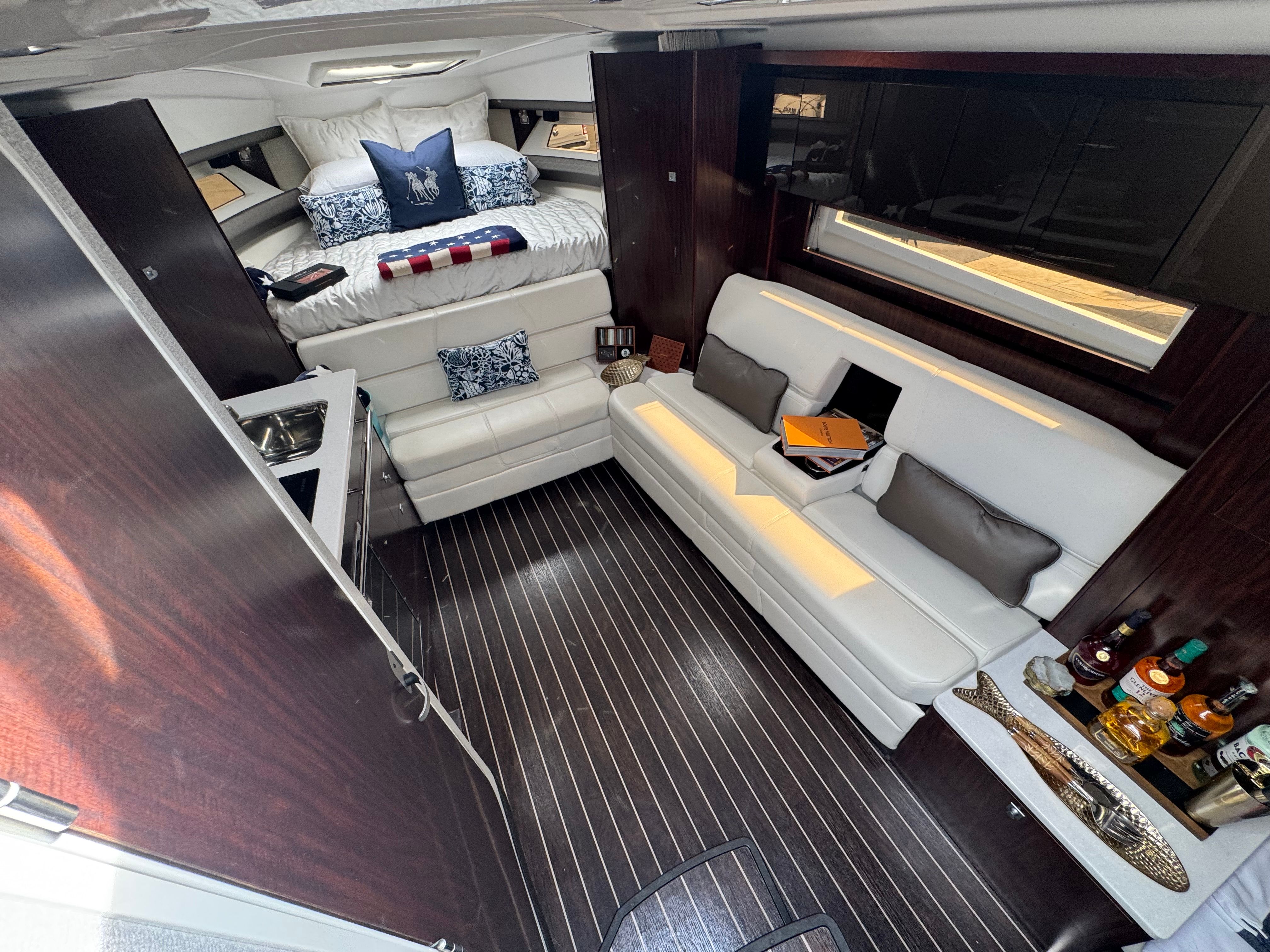2018 Monterey 335 Sport Yacht - 12