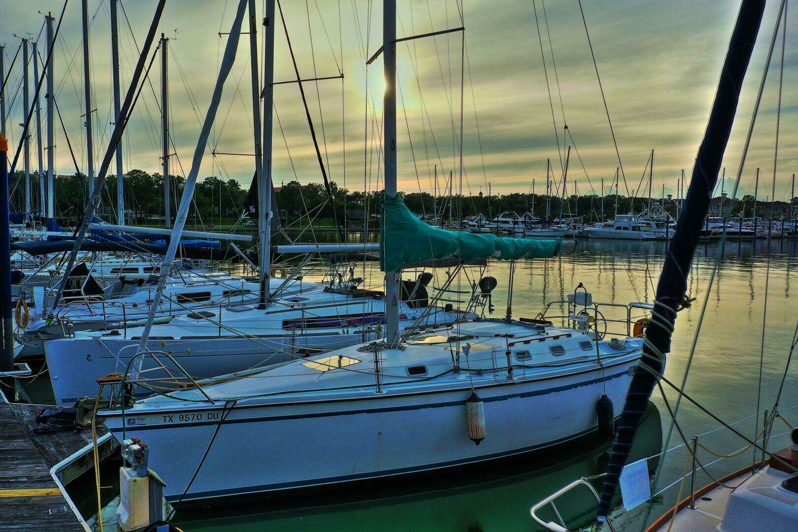 1989 Hunter 33.5 - Image 2