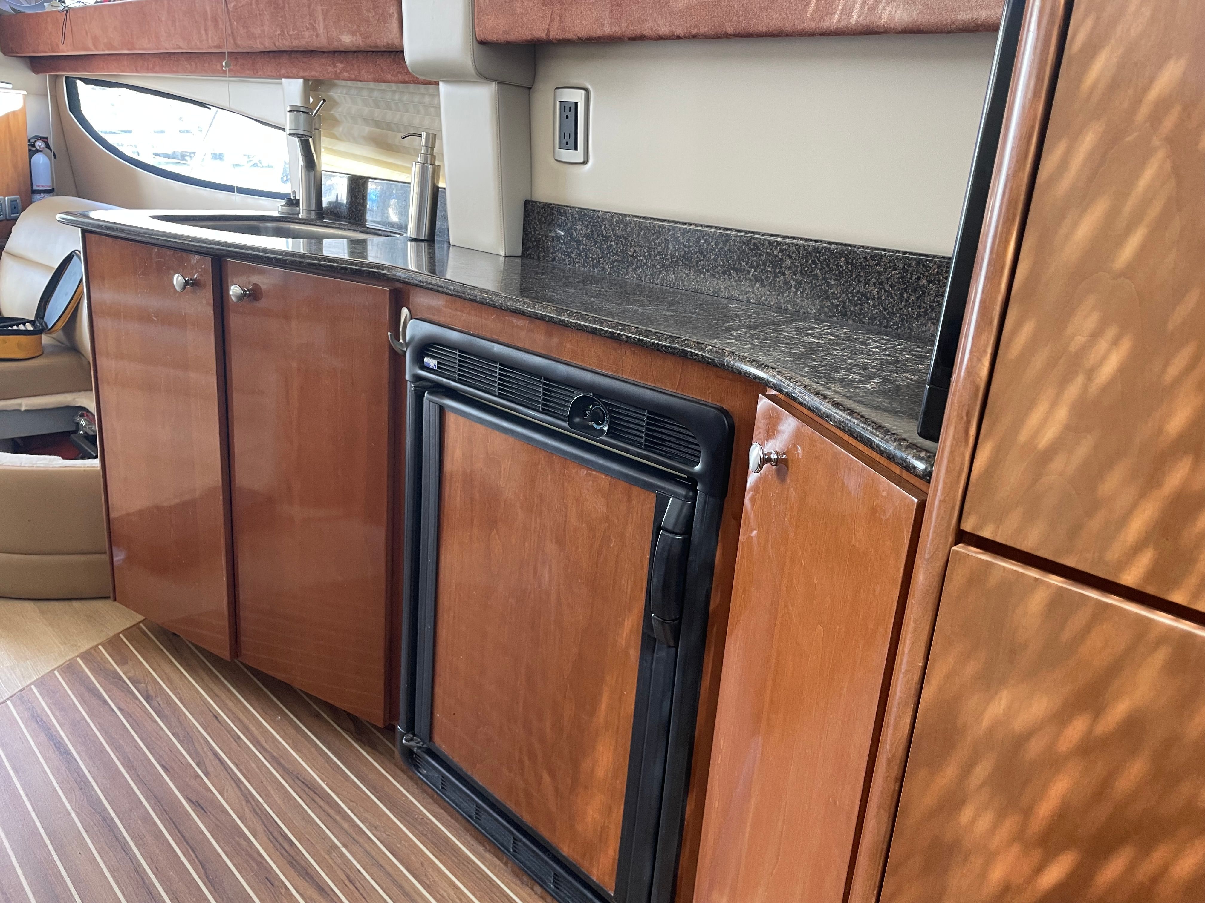 2006 Meridian 341 Sedan - 6