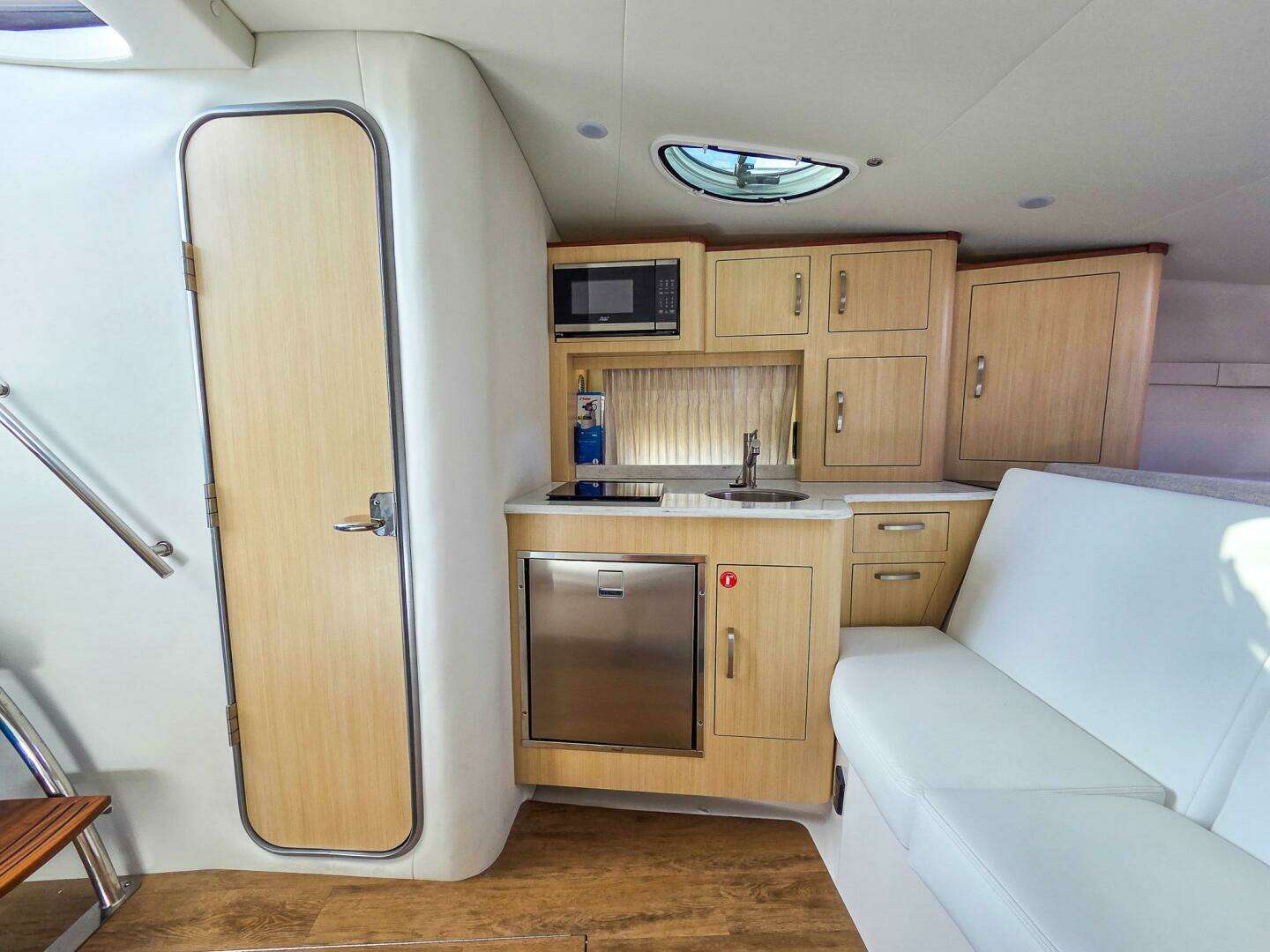 2026 Regal 33 XO - Image 28