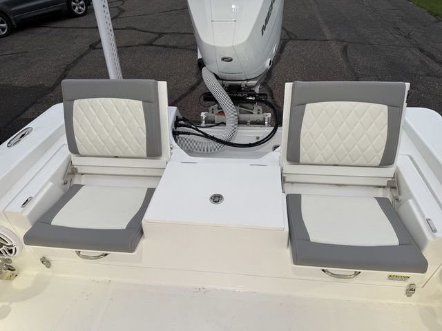 2026 Everglades 253 Center Console - 8