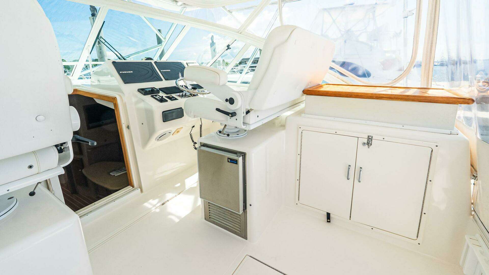 2008 Cabo 38 Express - Image 16