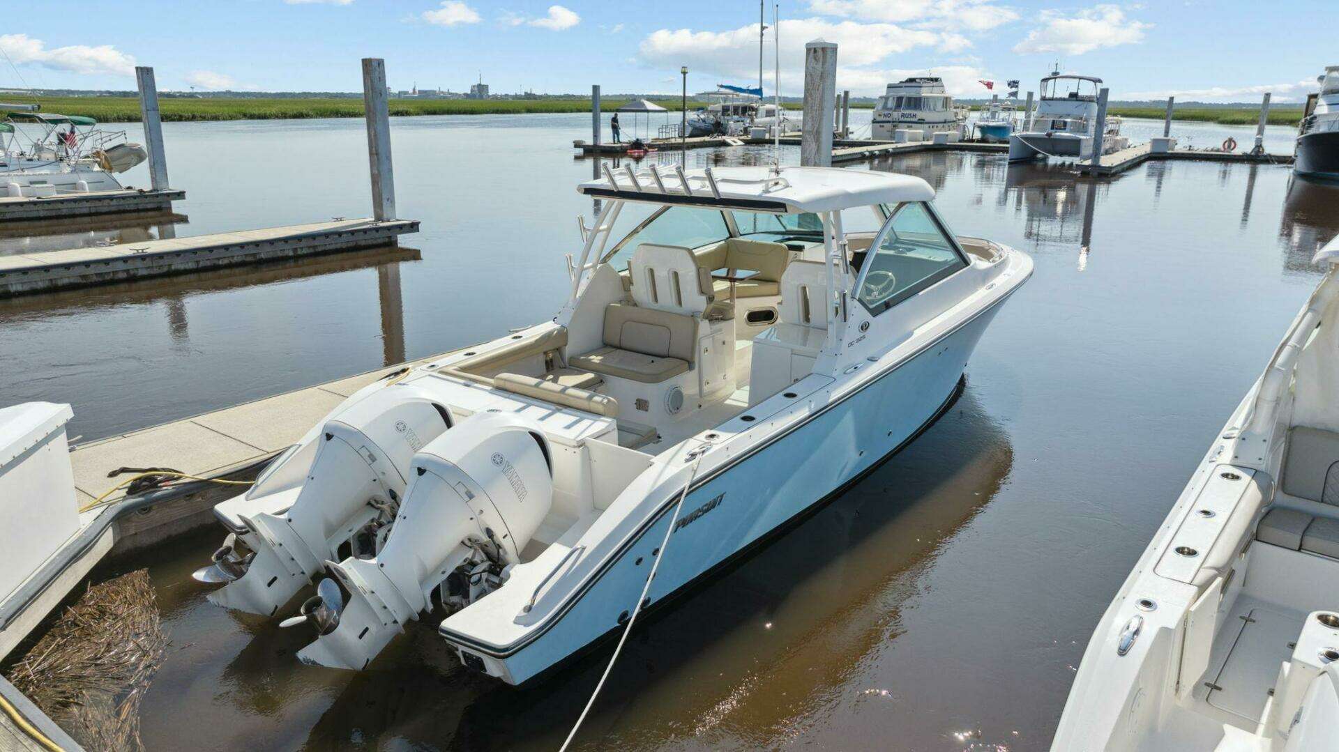2018 Pursuit 325 DC - Image 28