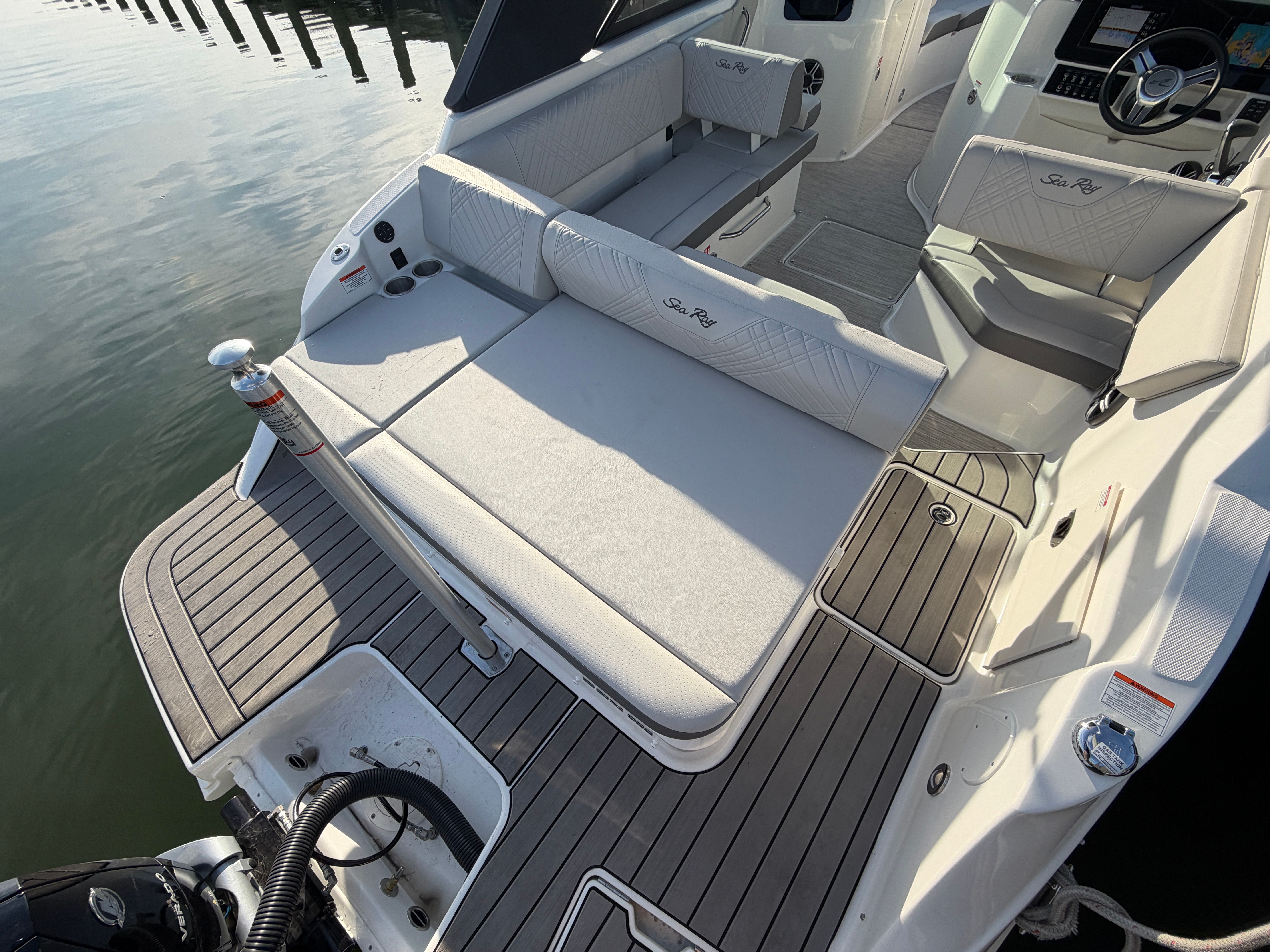 2026 Sea Ray SDX 230 Outboard - 10
