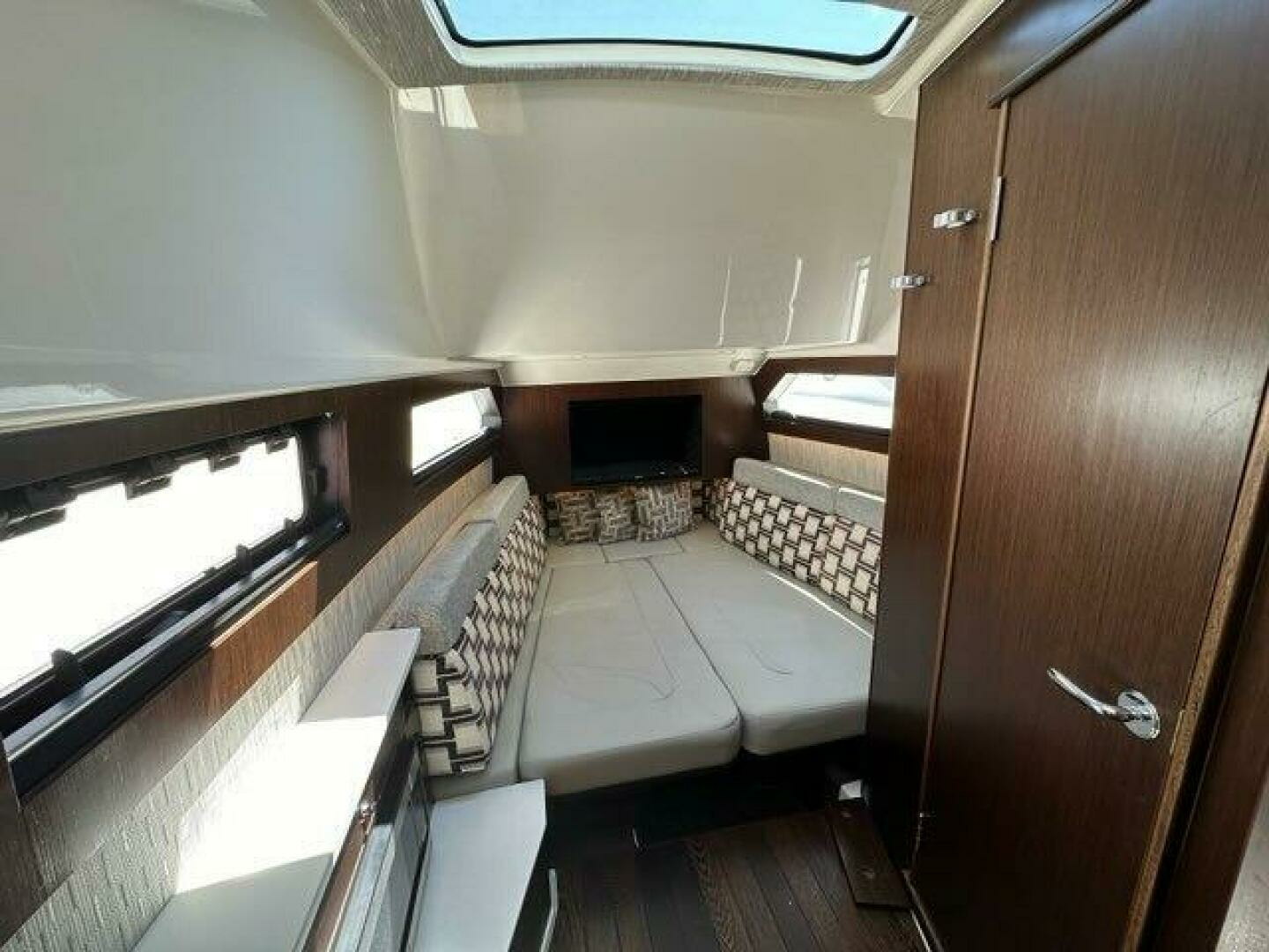2021 Pursuit 428 Sport - Image 43
