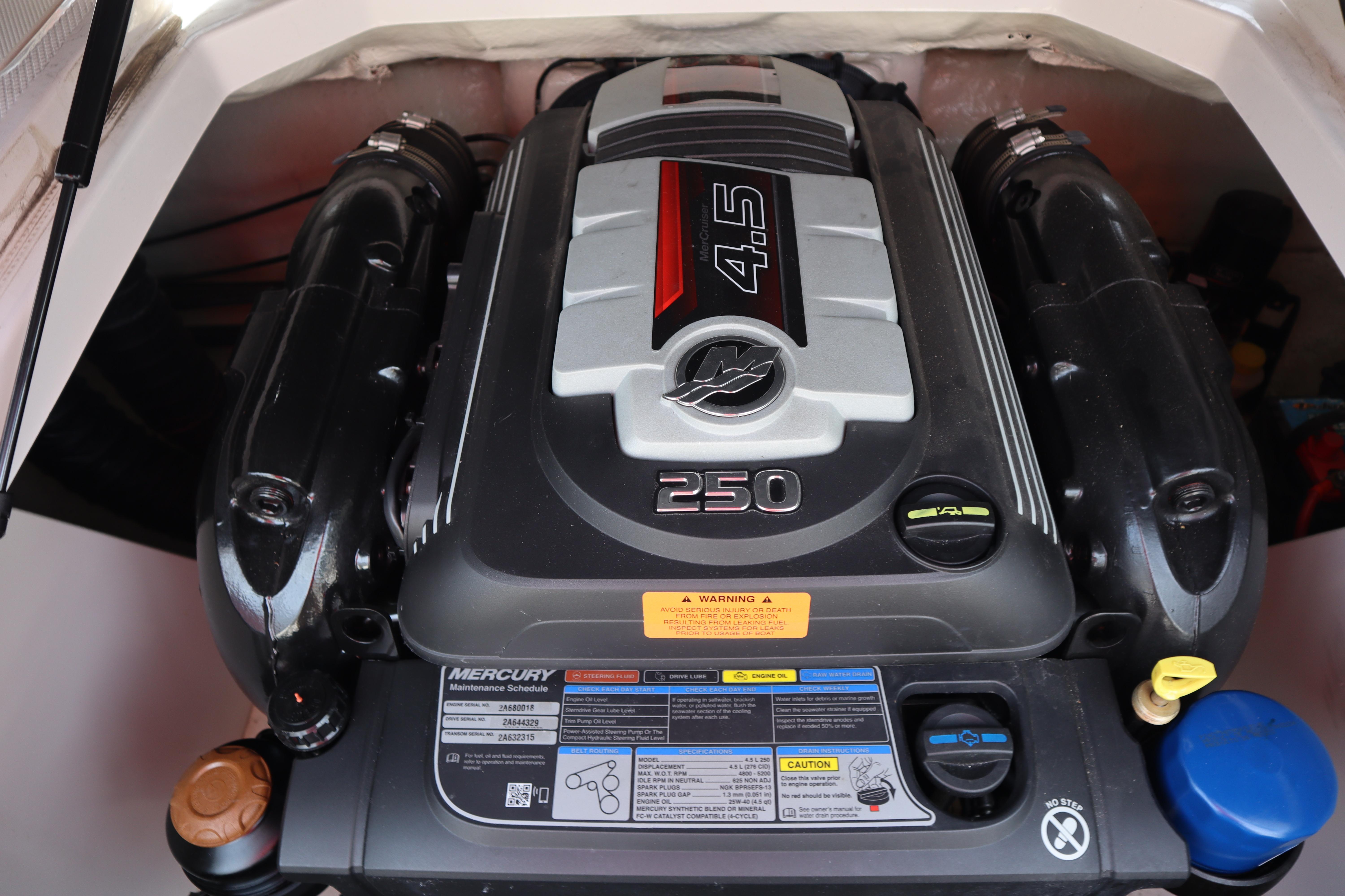 Engine of 2021 Chaparral 21 SSi boat, featuring a 4.5L Mercury 250 horsepower motor.