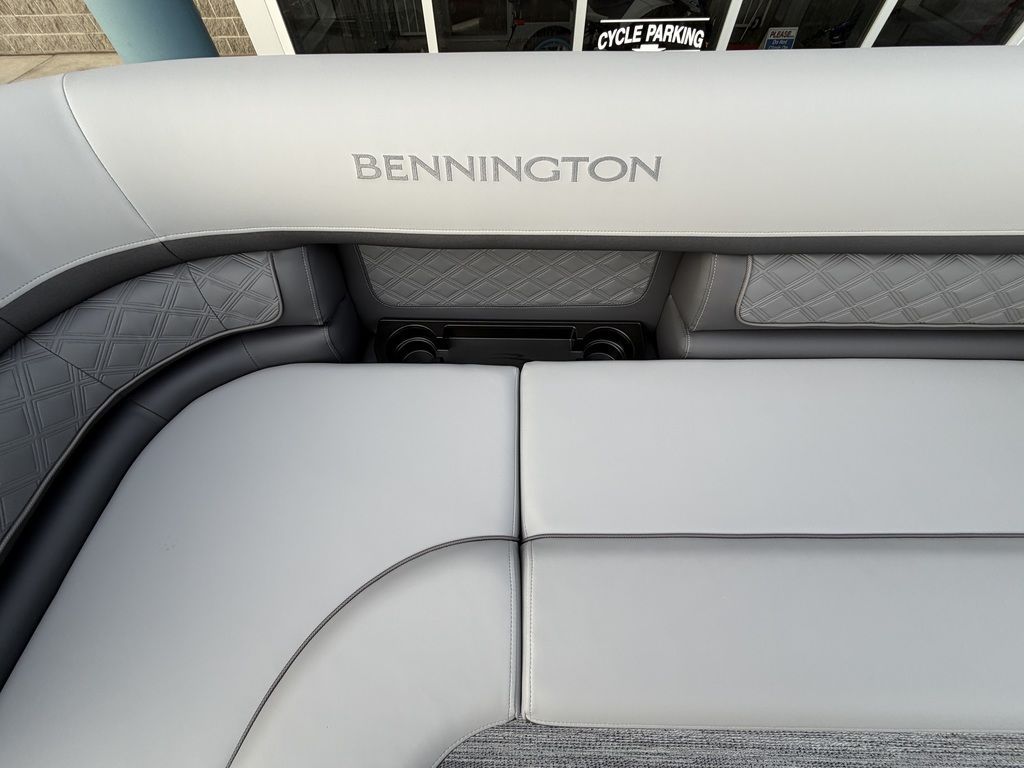 2026 Bennington 23 S Swingback - 11
