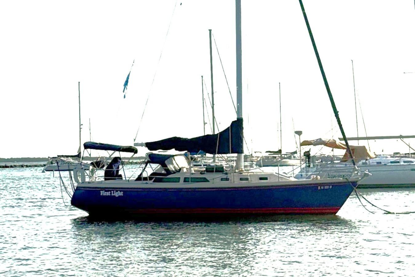 Sailboat Catalina 34, 1992 model, anchored in a marina with other boats.