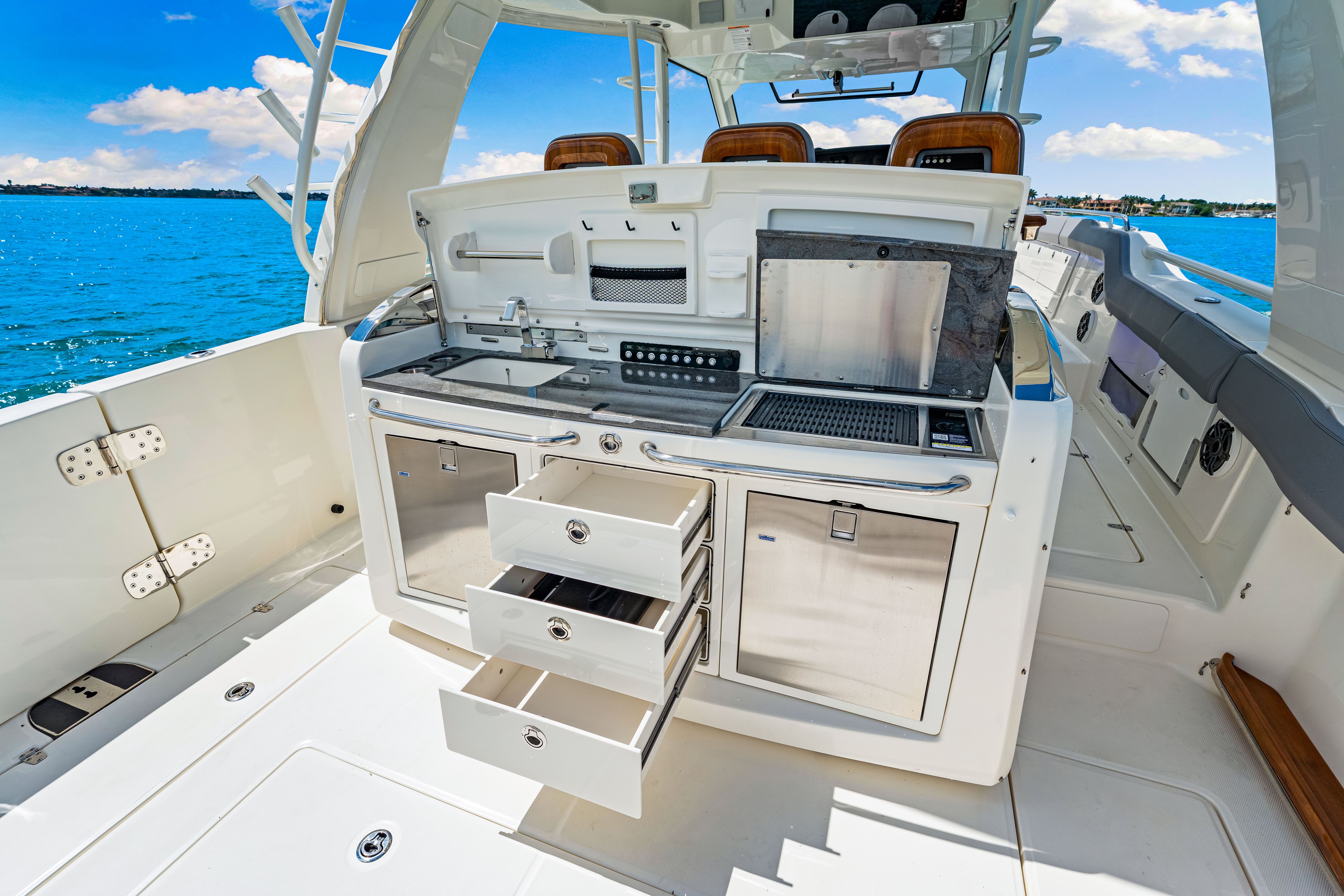 2025 Boston Whaler 420 Outrage - 52