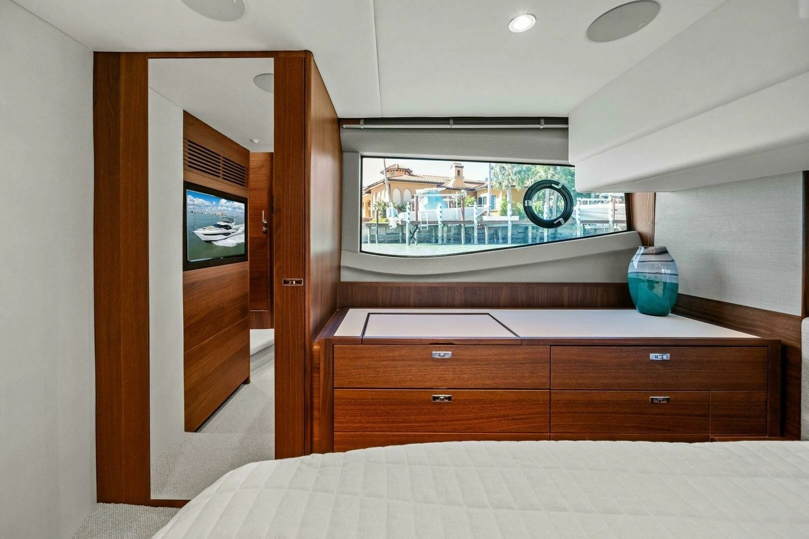 2023 Princess F50 - Image 30