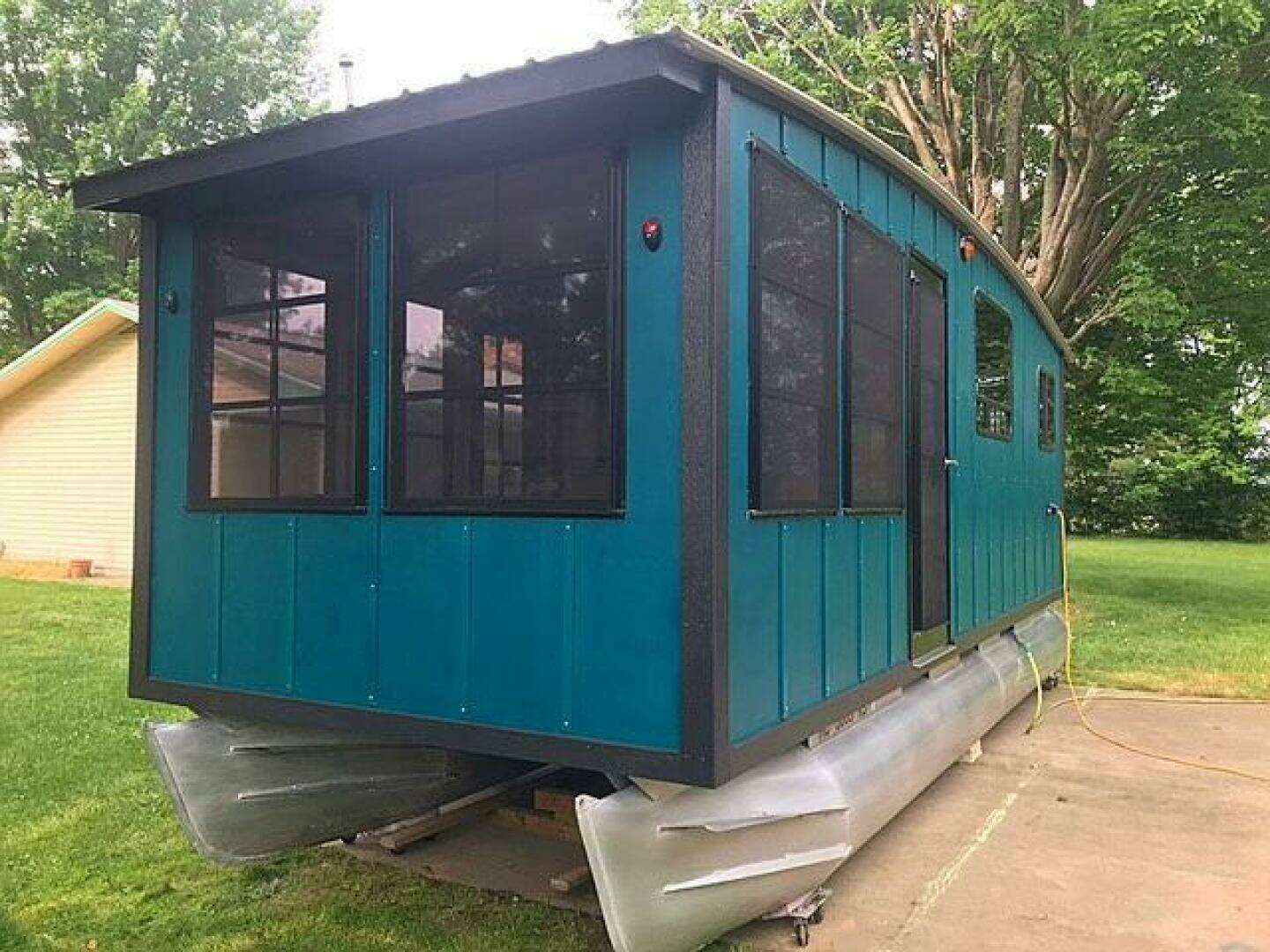 2023 Custom 25 Hadlee Houseboat - Image 5