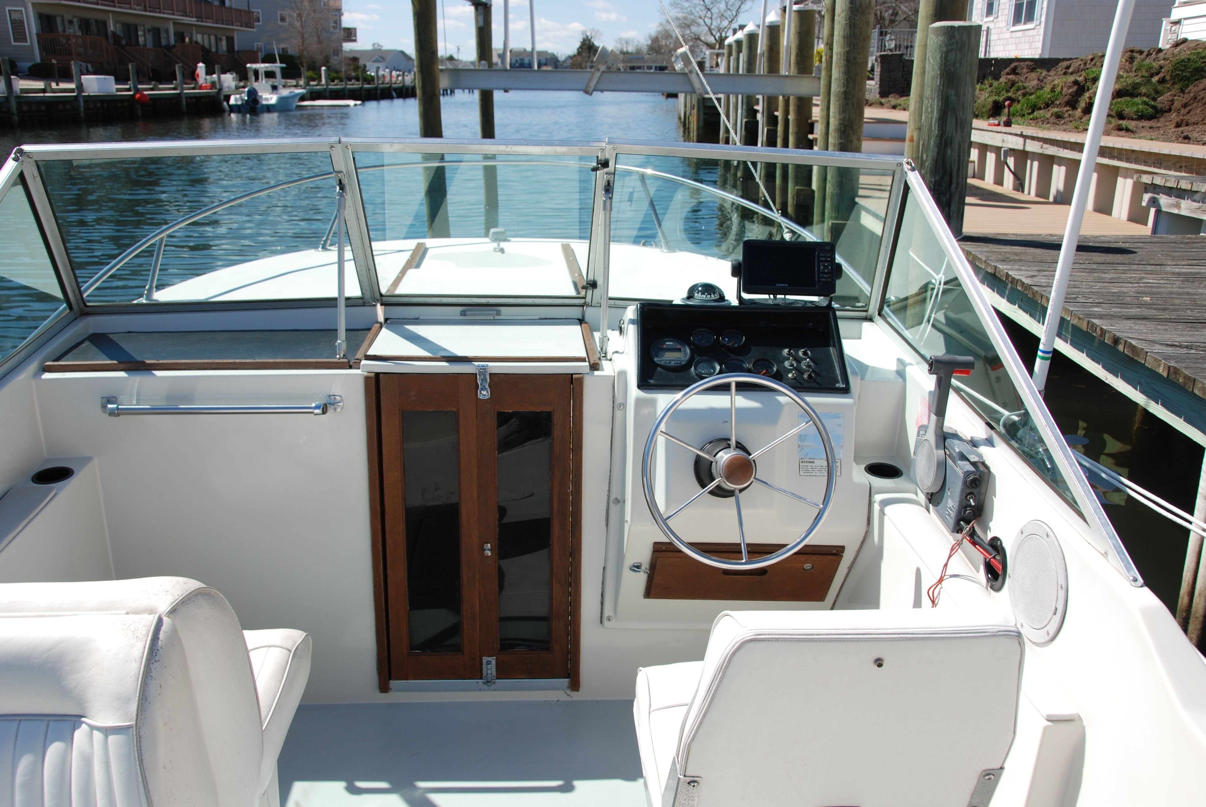 The image shows the cockpit of a 1987 Wellcraft V-20 Steplift with steering wheel and instruments.