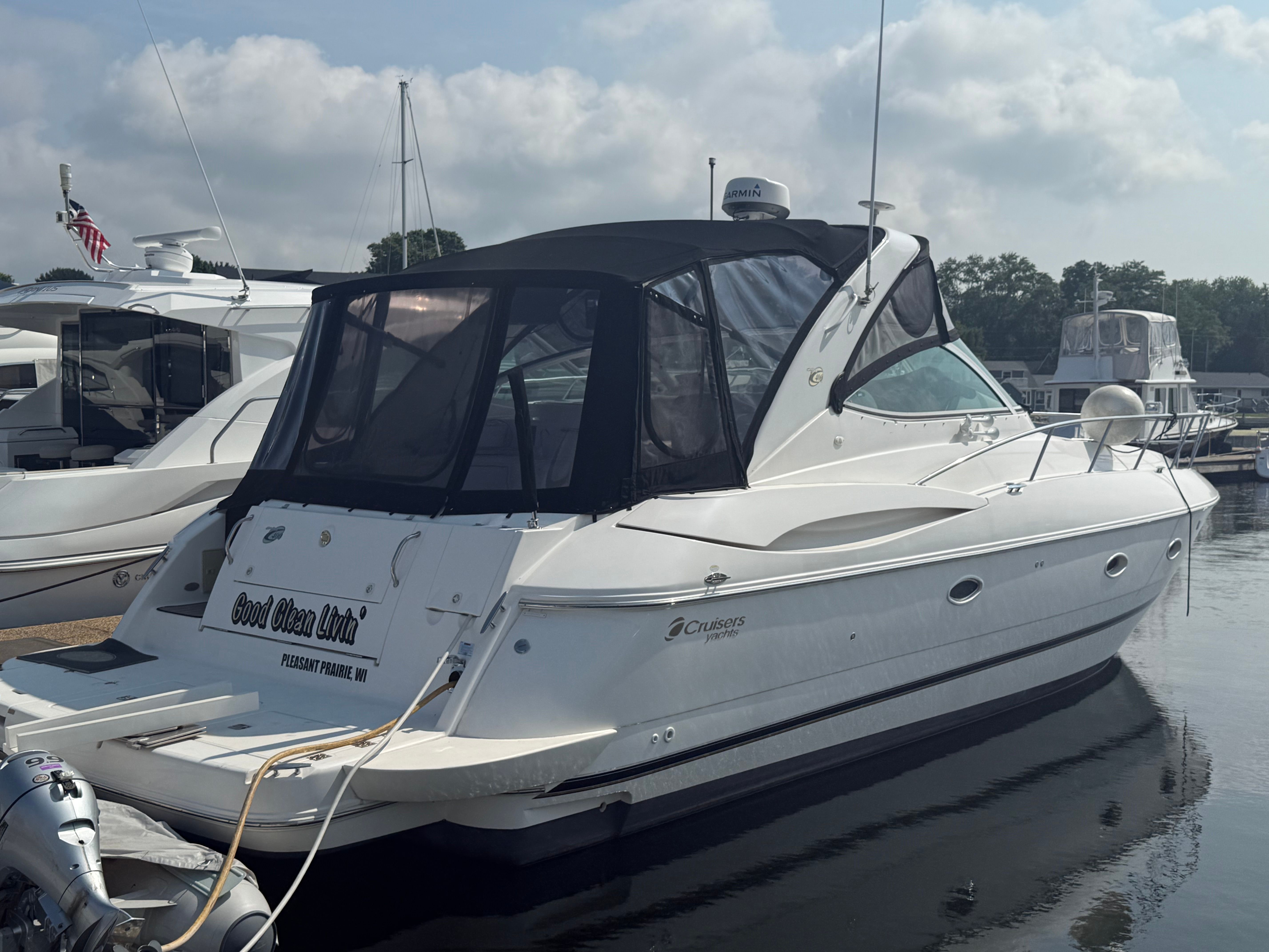 2004 Cruisers Yachts 400 Express