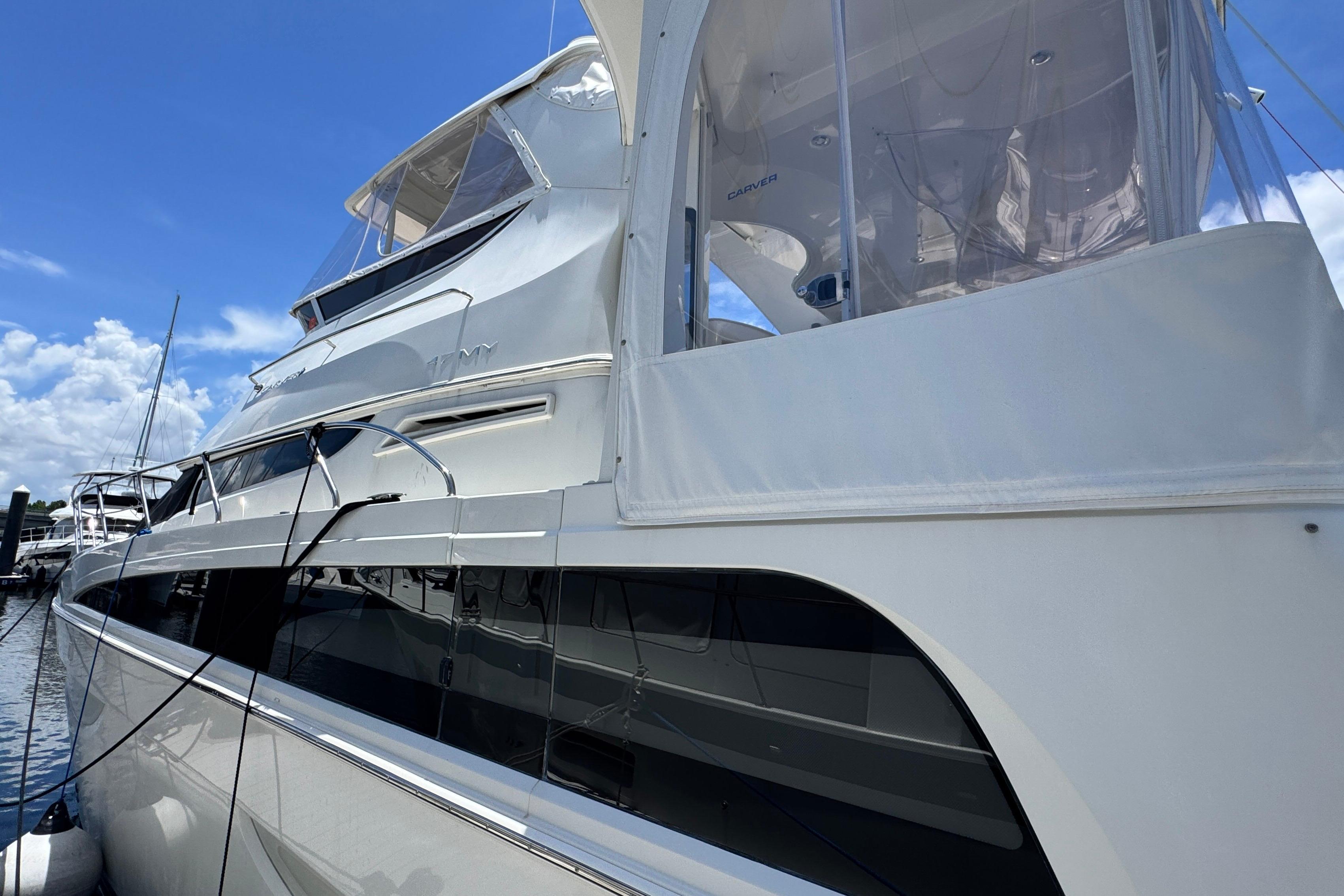 2007 Carver 47 Motor Yacht Port Profile