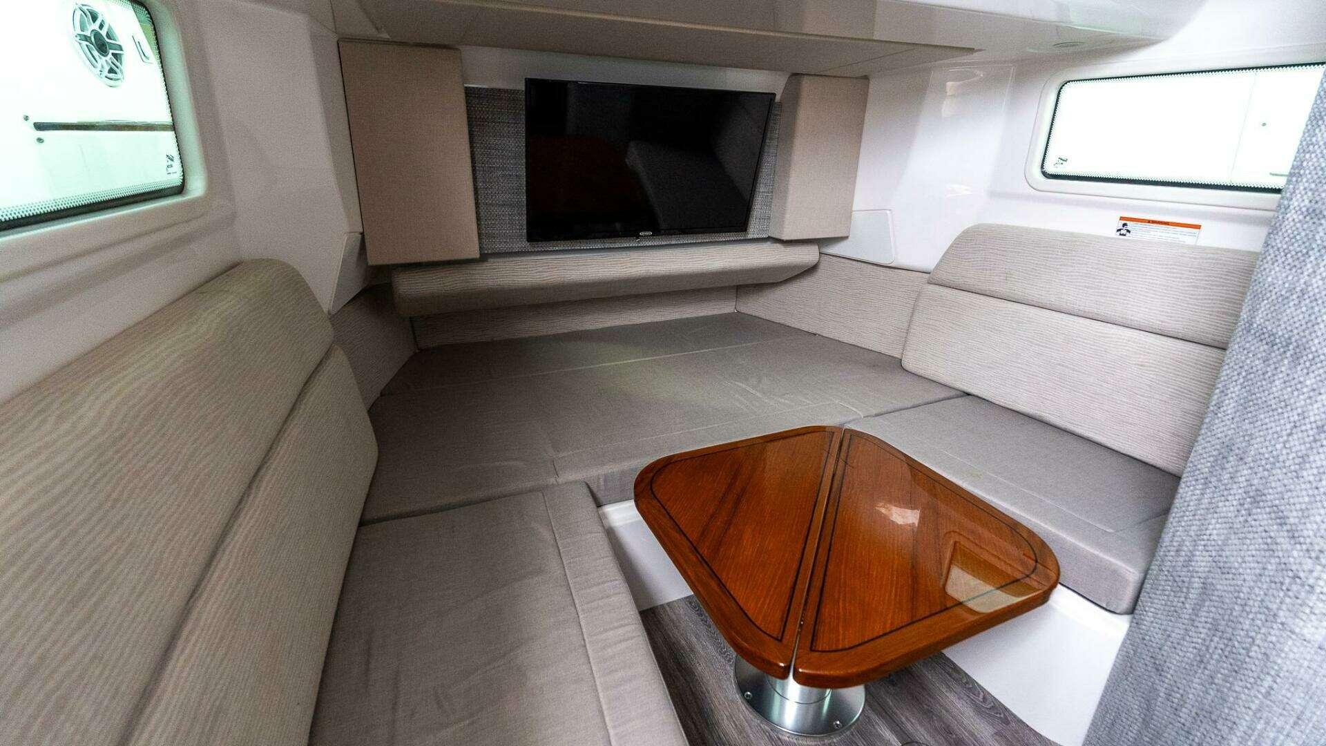 2023 Everglades 455 Center Console - Image 32