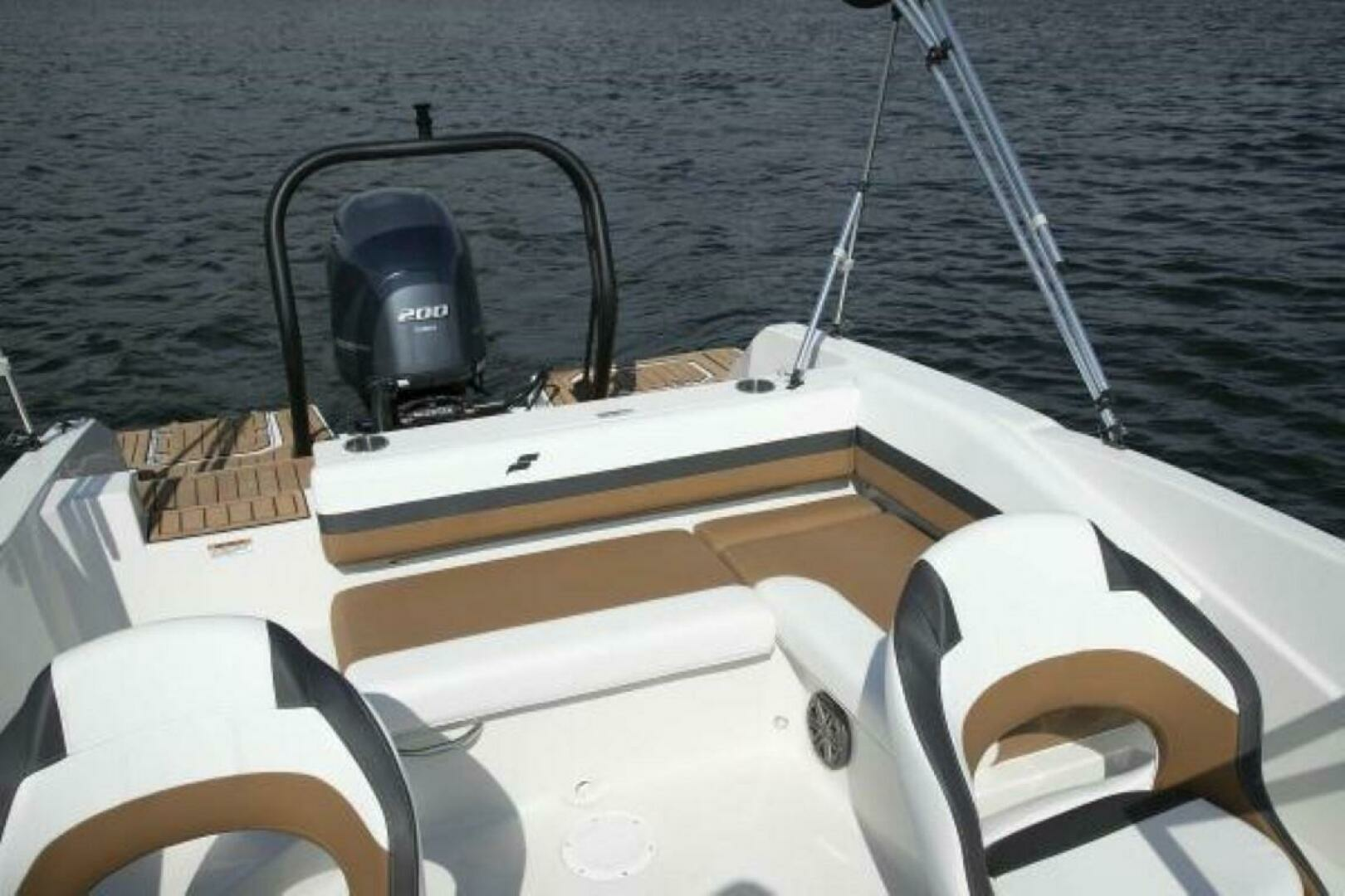 2025 Starcraft SVX 210 OB DC - Image 9