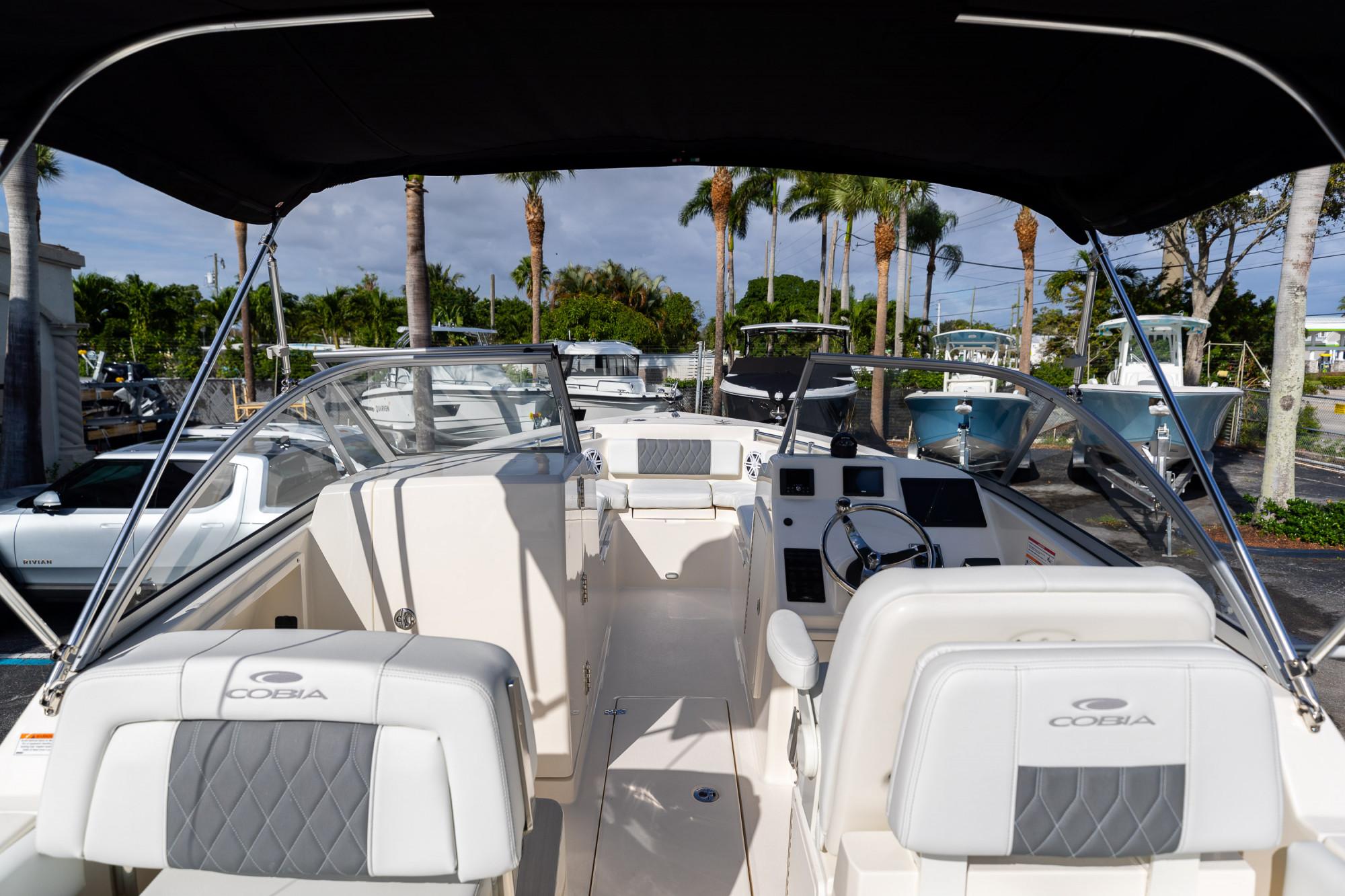 2024 Cobia 220 Dual Console - 13