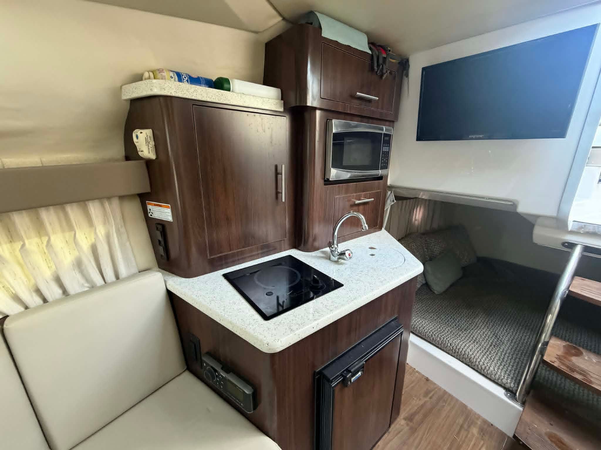 2016 Regal 28 Express - 17