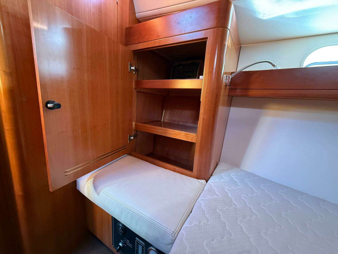 2011 Allures 45 - Image 39