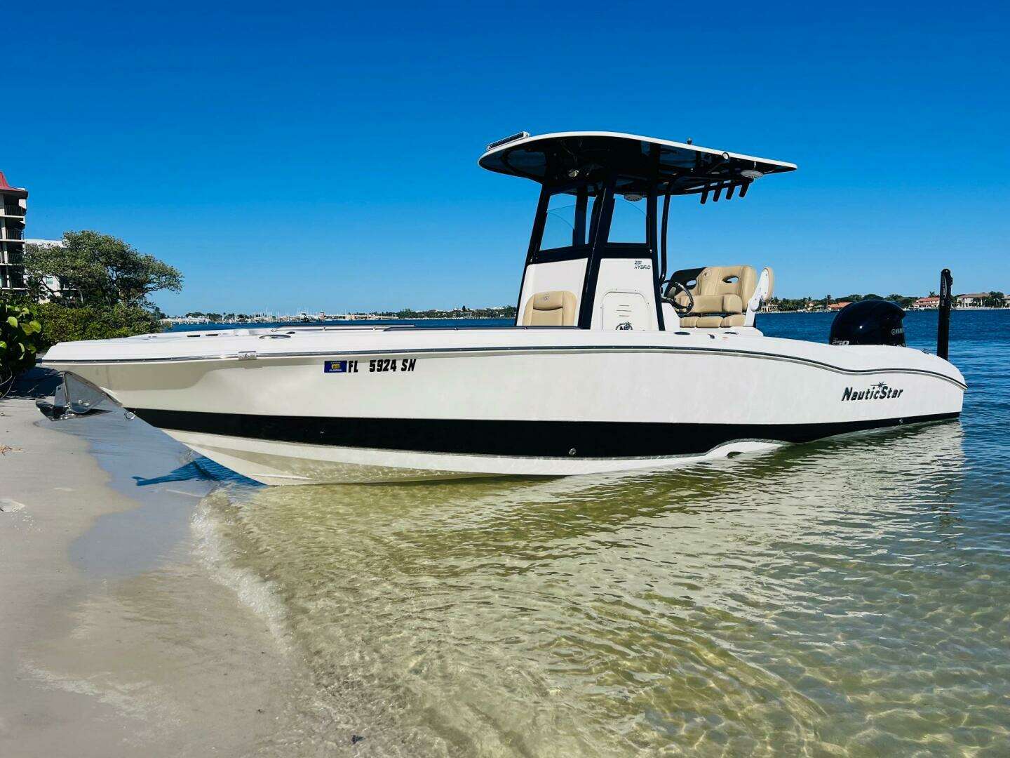 2020 NauticStar 251 Hybrid - Image 3
