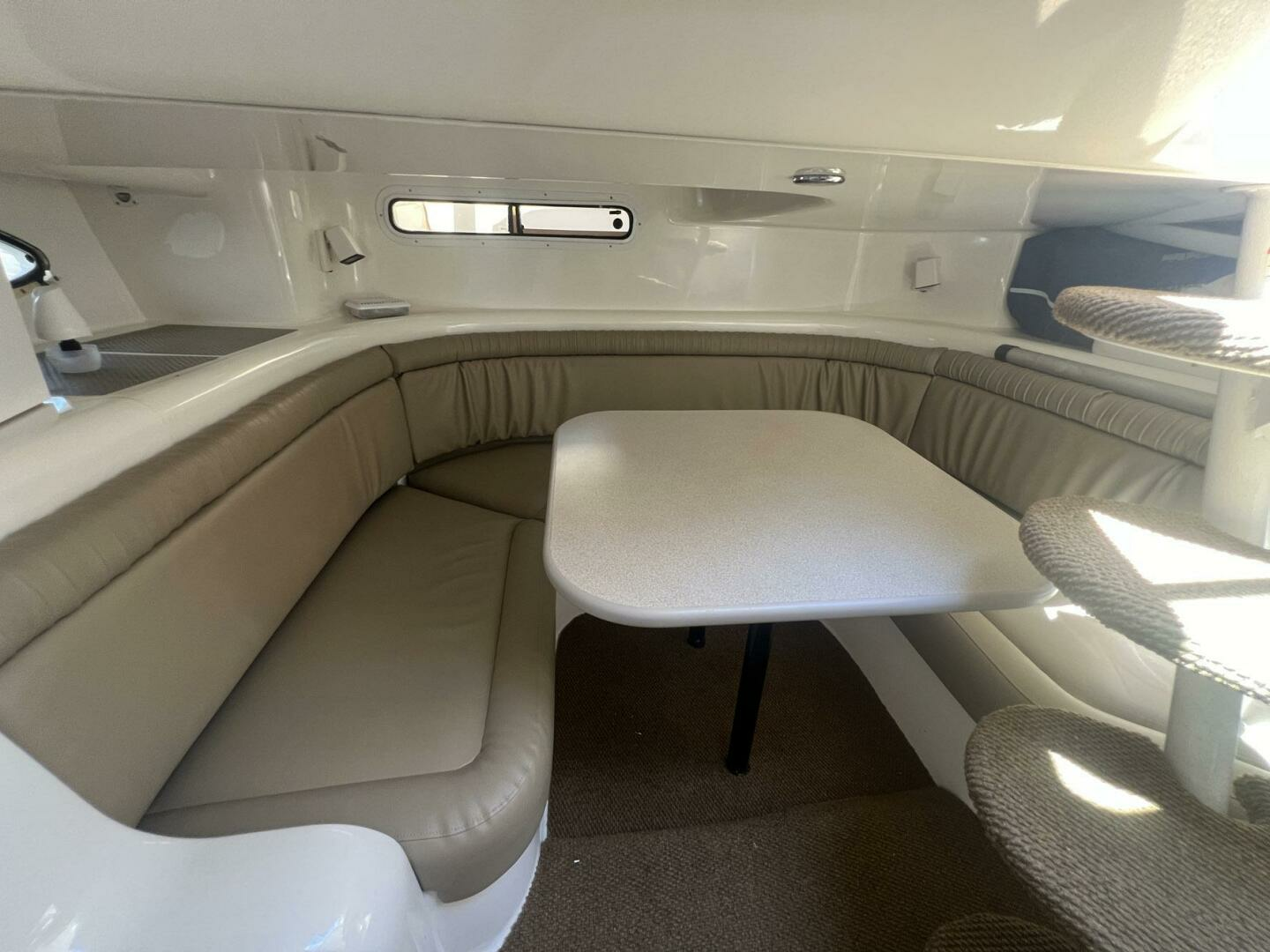 1996 Silverton 310 Express - Image 14