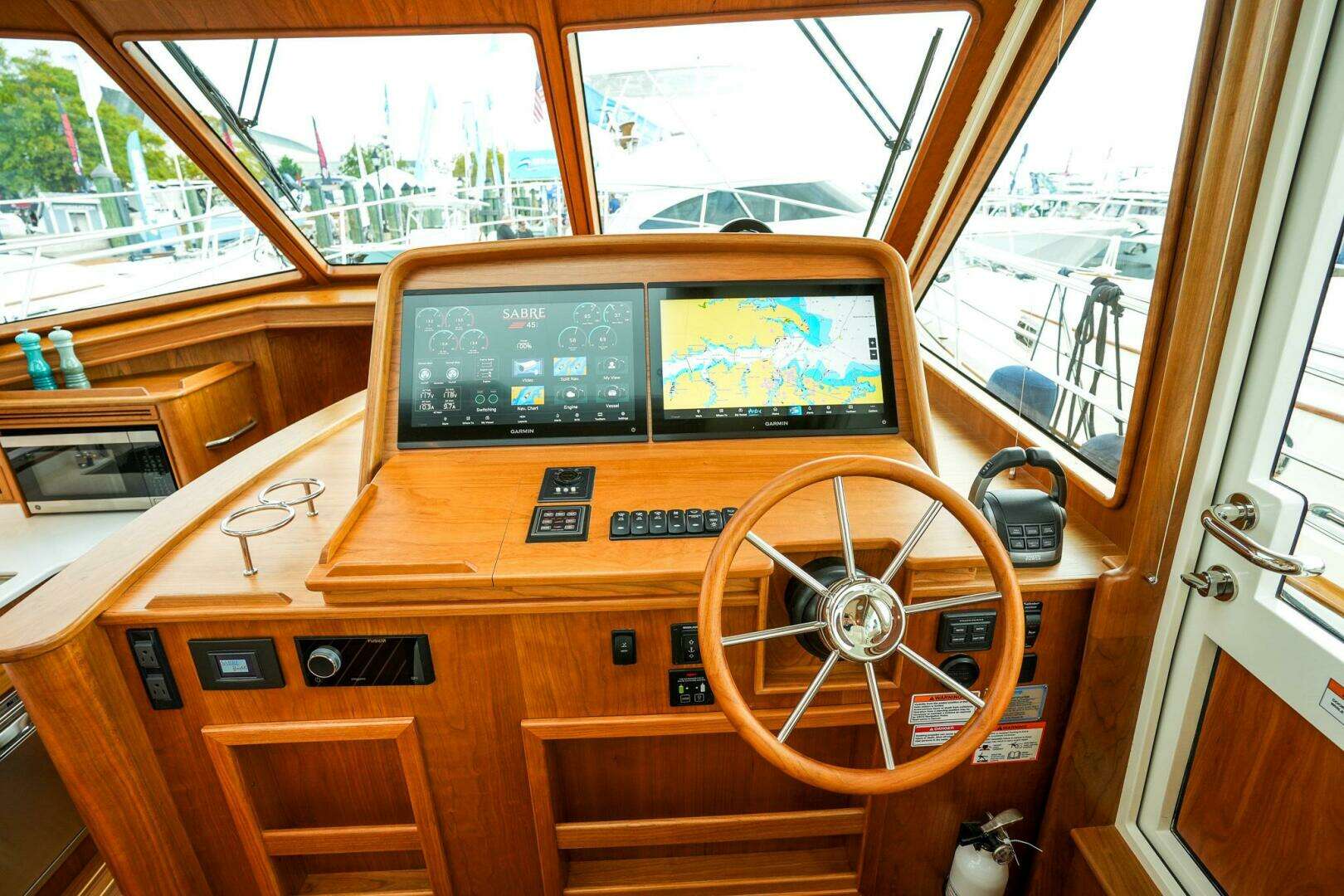 2027 Sabre 45 Salon Express - Image 24