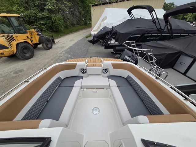 2026 Starcraft SVX 230 DC OB w/250hp and Trailer - 23