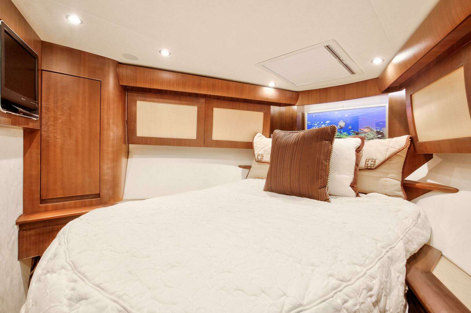 2015 Ocean Yachts 64 Convertible - Image 14