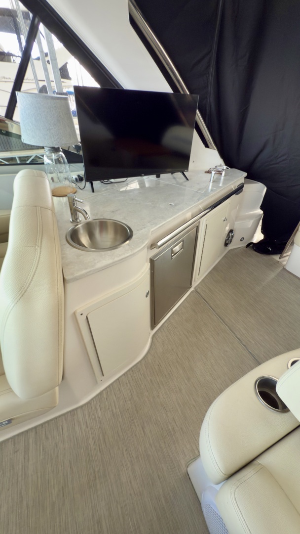 2020 Regal 33 Express - Image 8