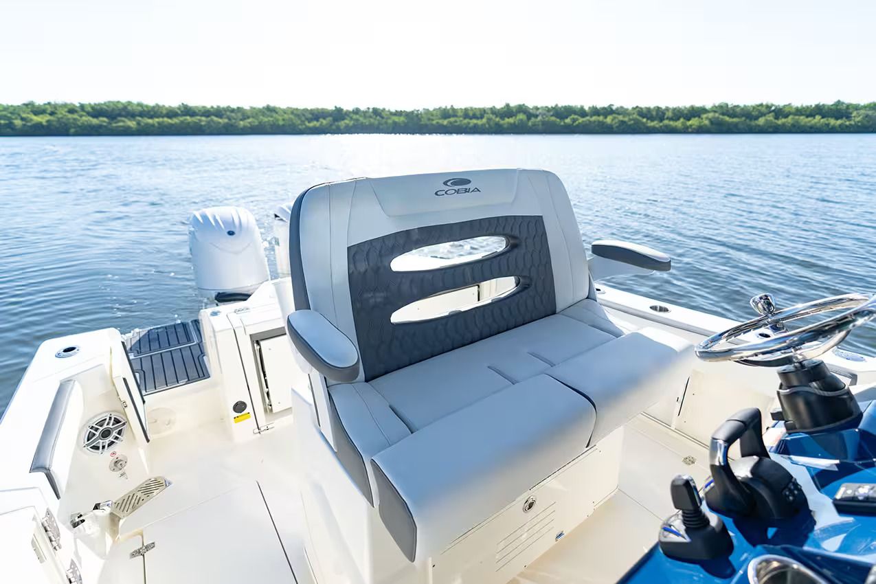 2027 Cobia 245 Center Console - 14