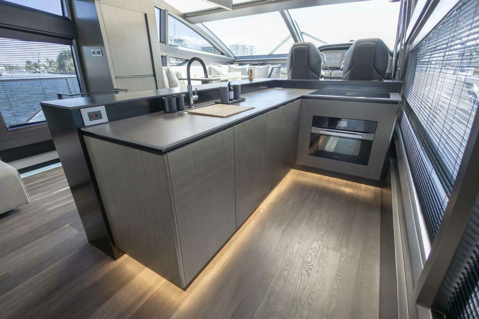 2023 Pearl 72 - Image 12