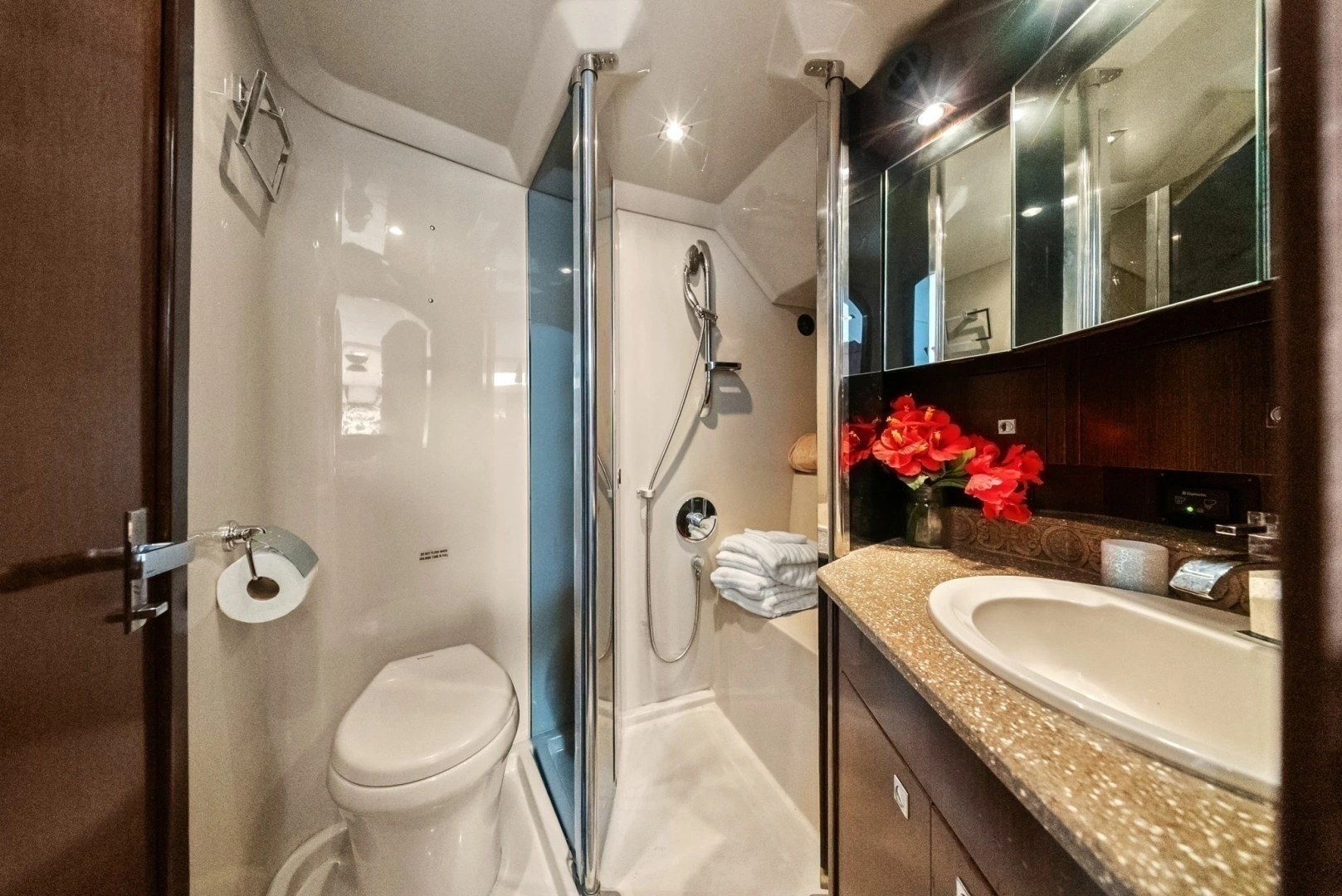 2012 Cruisers Yachts 540 Coupe - Image 23