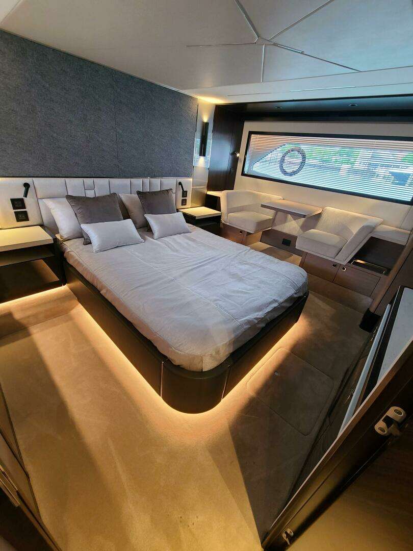 2023 Sunseeker 68 Manhattan - Image 23