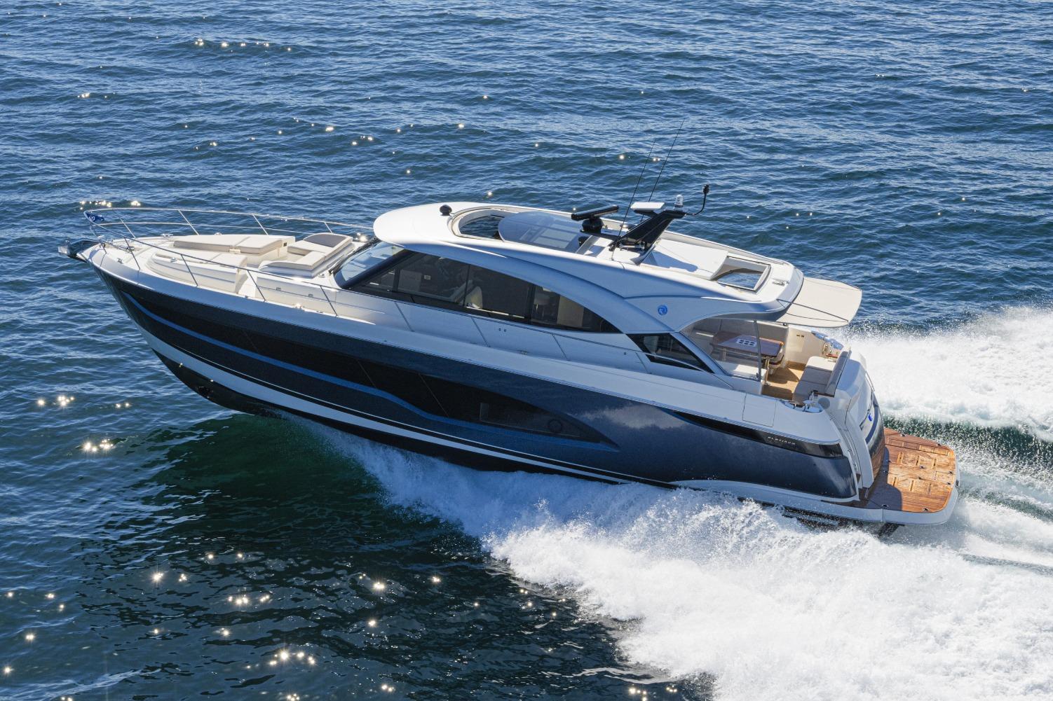2026 Riviera 5600 Sport Yacht Platinum Edition