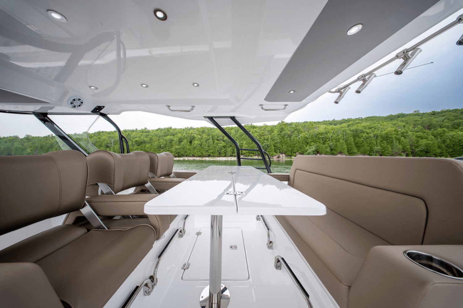 2027 Cruisers Yachts 38 VTR - 19