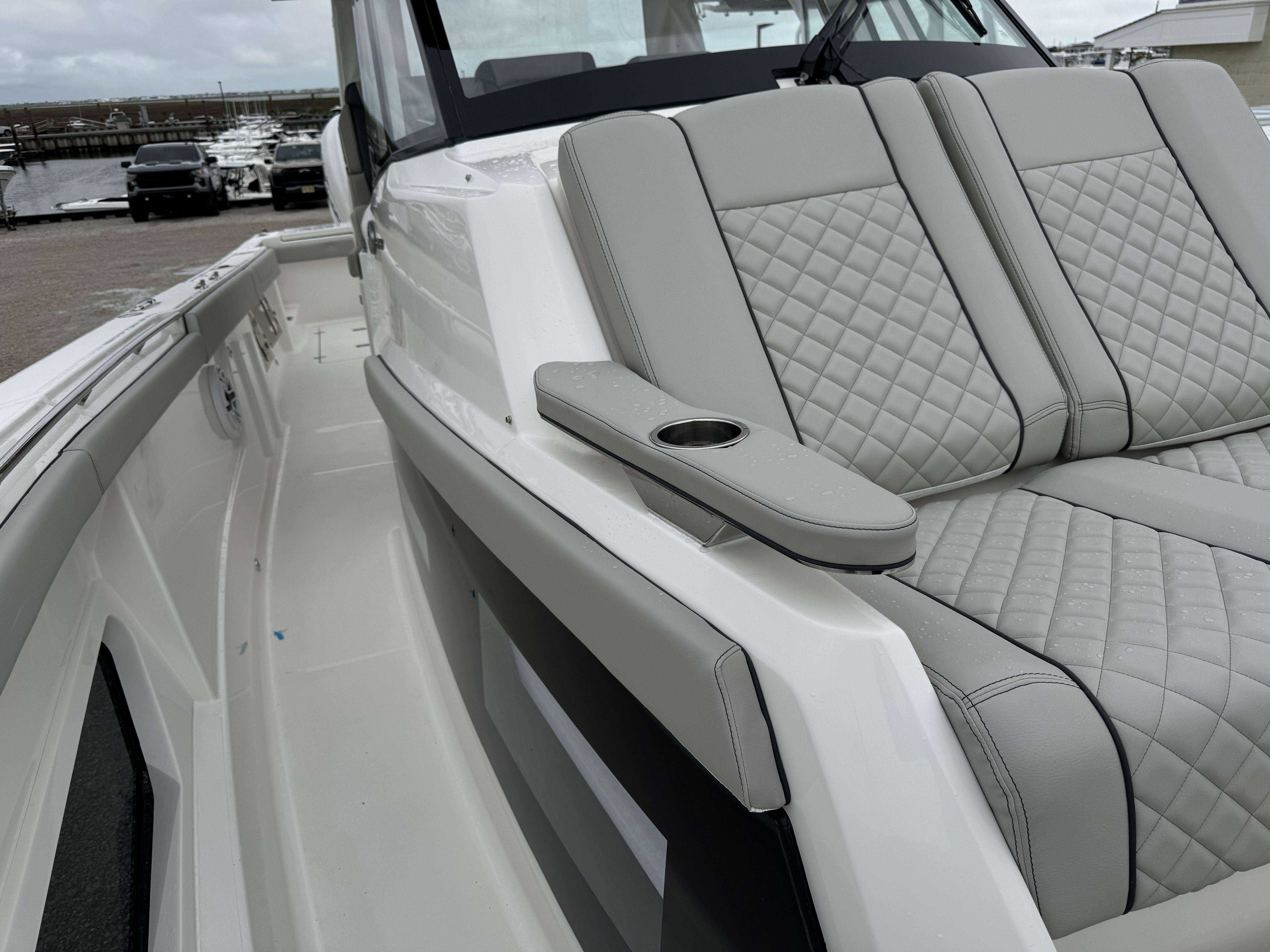 2025 PURSUIT 378 S - Image 49
