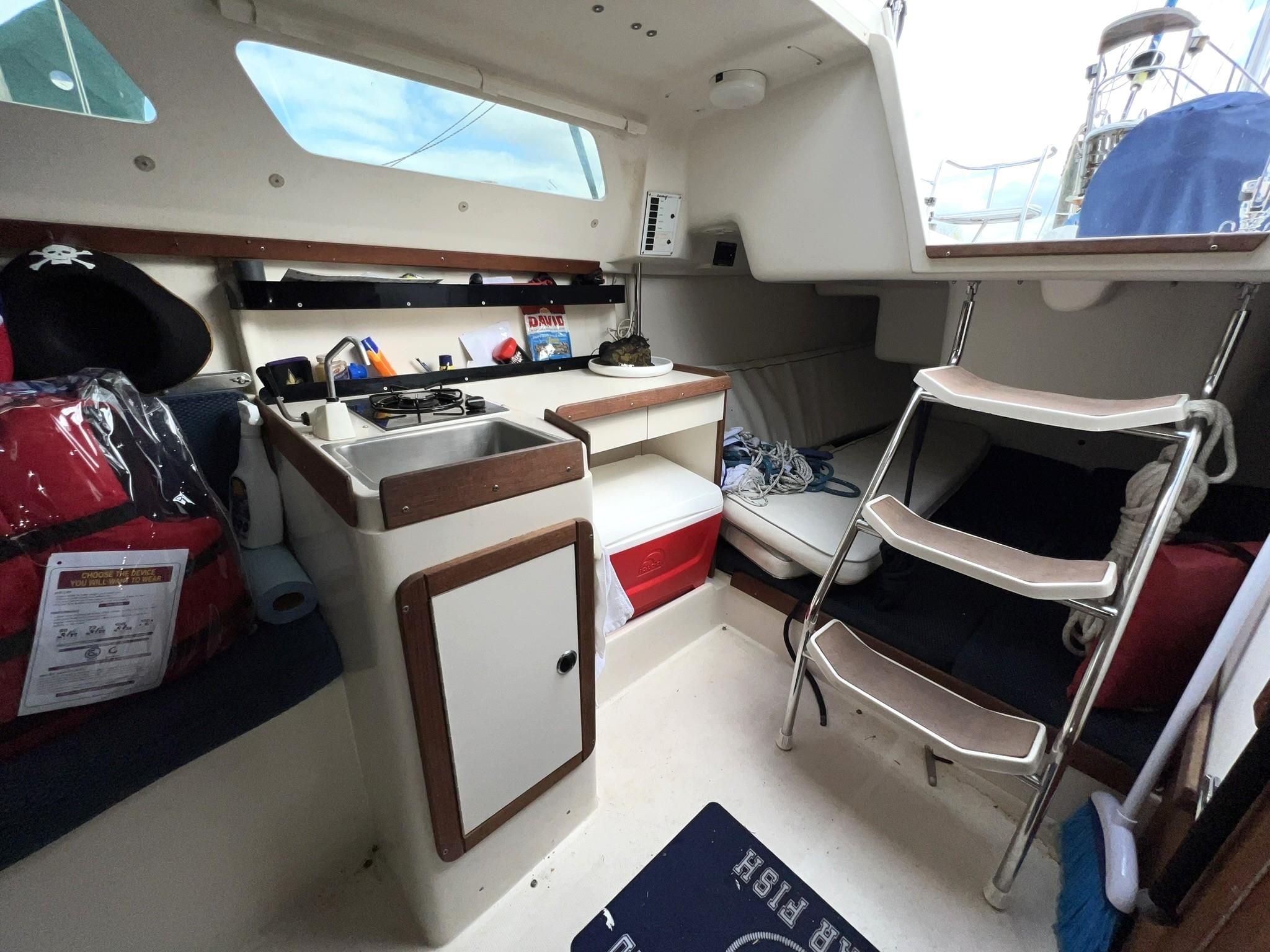 2005 Catalina C250 - 23