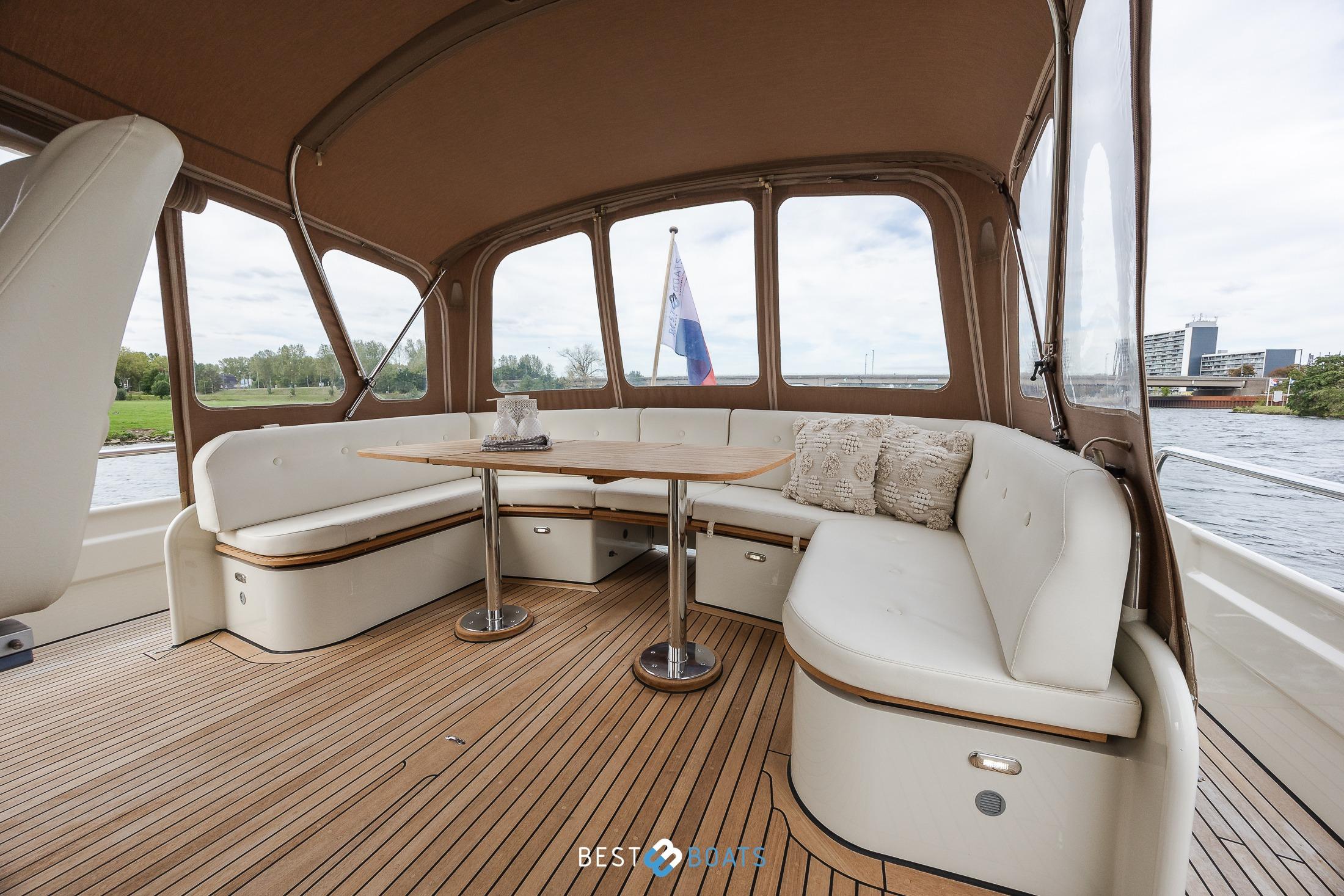 Luxurious 2010 Linssen Grand Sturdy 470 AC Mark II Twin yacht interior with elegant seating.