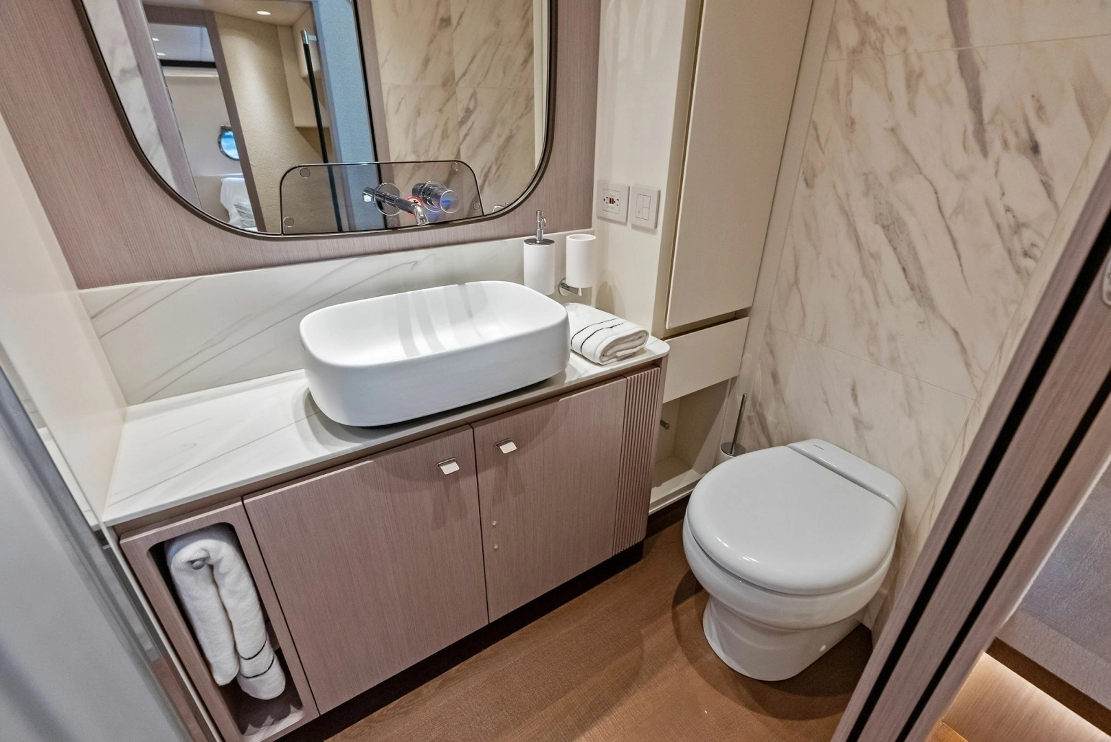 2026 Absolute 62 Navetta - Image 21