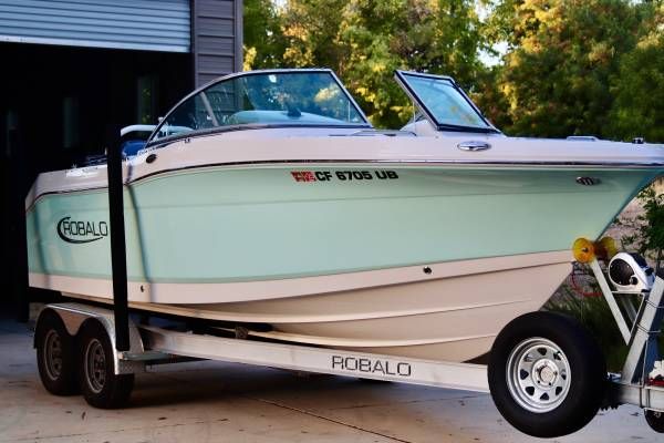 2022 Robalo R207 Dual Console - 3