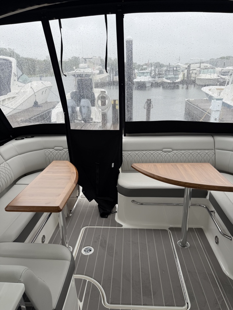 2022 Sea Ray 370 Sundancer - Image 6