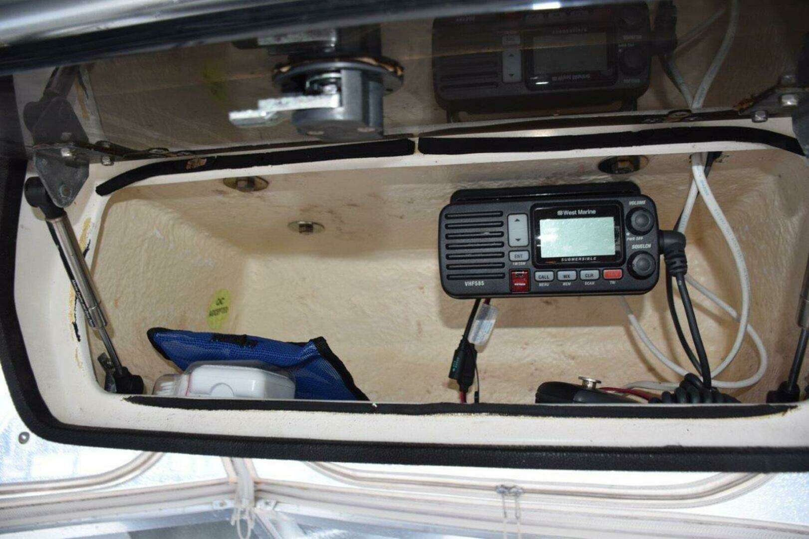 1995 Blackfin Combi 33 - Image 14