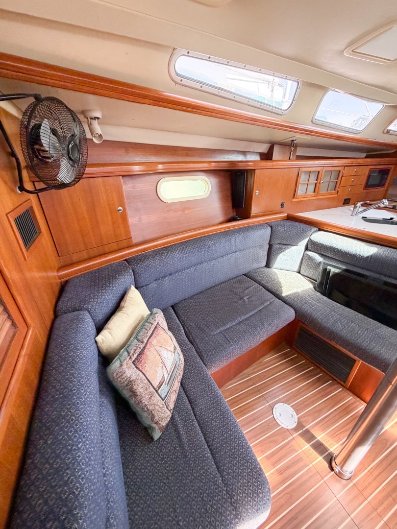 2005 Hunter 36 - Image 48