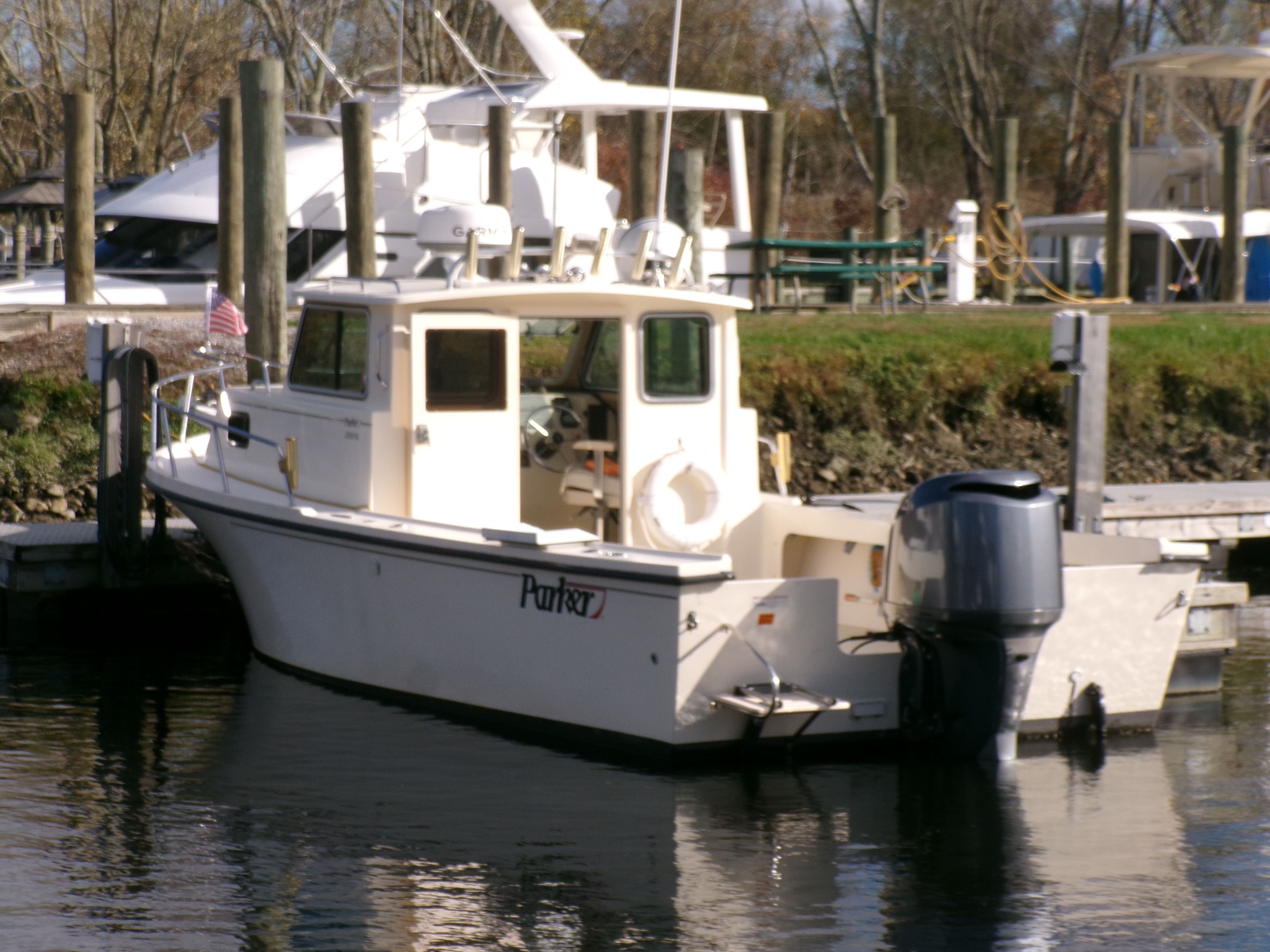 A 2007 Parker 2520 XL Sport Cabin boat docked on the water.