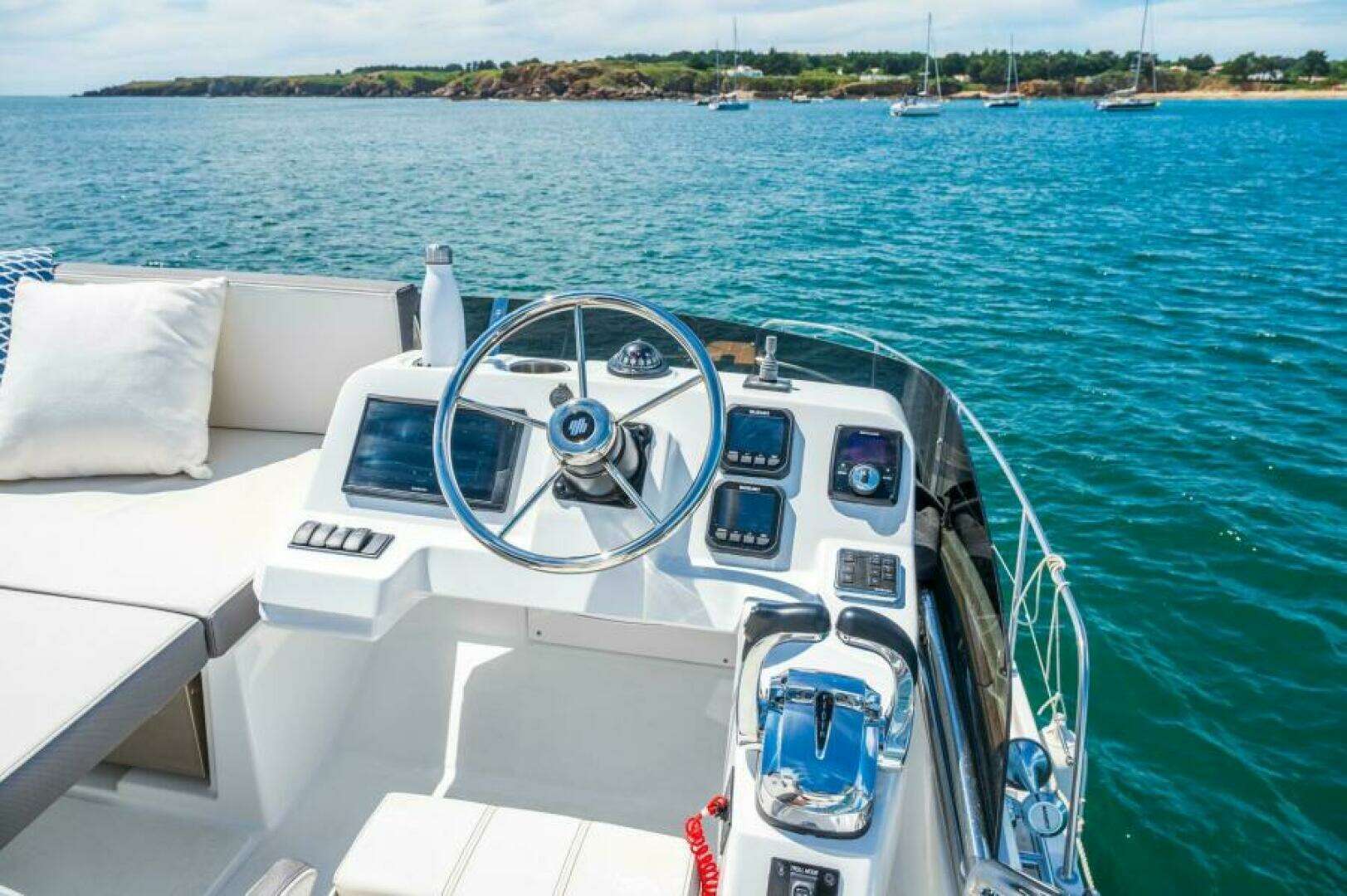 2026 Beneteau Antares 11 Fly - Image 12